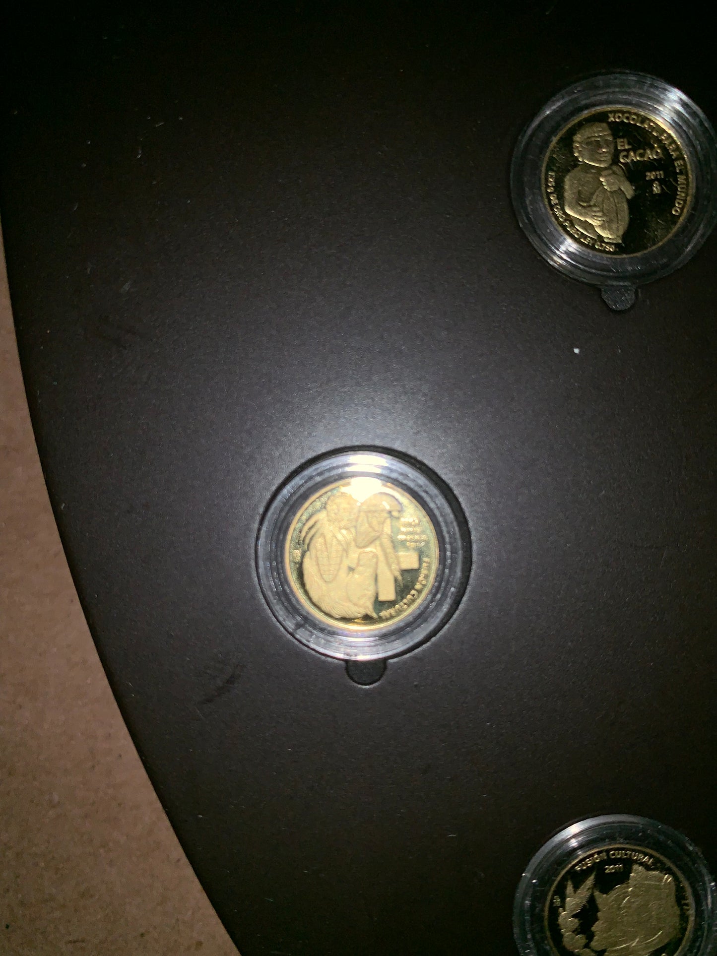 Increíble y Muy Raro Set Monedas más pequeñas de el mundo Oro 24k Caja de Grano de Cacao Nuevo sin Circular