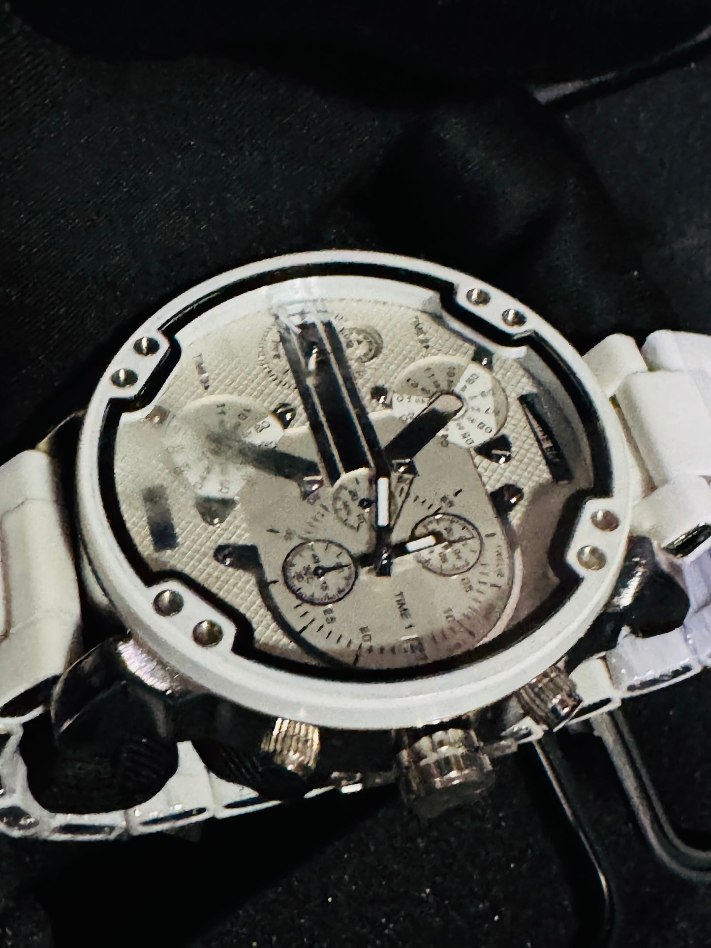 Reloj MR DADDY Diesel Grande y Pesado ! Disponible en 7 Modelos Diferentes!

Información por WhatsApp 99 81 92 84 65


NOTA:

No se hacen envíos 🚚  📦 💨!

Las Ventas son solo en Cancún

Nuestro Lema: No somos Números!