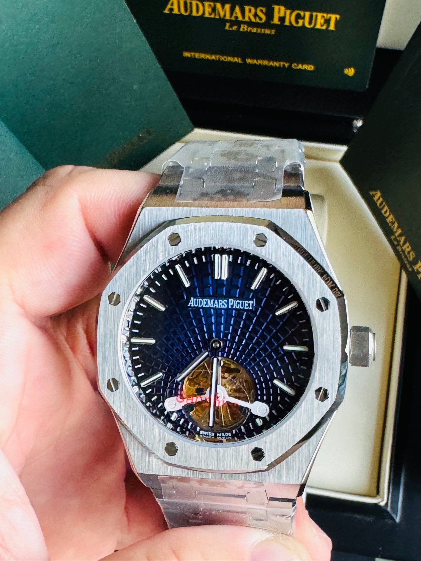 ESPECTACULAR AUDEMARS PIGUET ROYAL OAK
FLYNG TOURBILLON LIMITED EDITION!!! CRISTAL ZAFIRO!!! MÁXIMO LUJO!!!