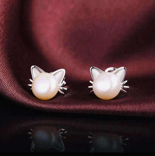 Lindos Aretes de Michi 🐈‍⬛ para mujer, Elegantes Aretes de Perlas de Imitación, chapados en aleación K blanca, aguja hipoalergénica, ideales para fiestas y regalos.