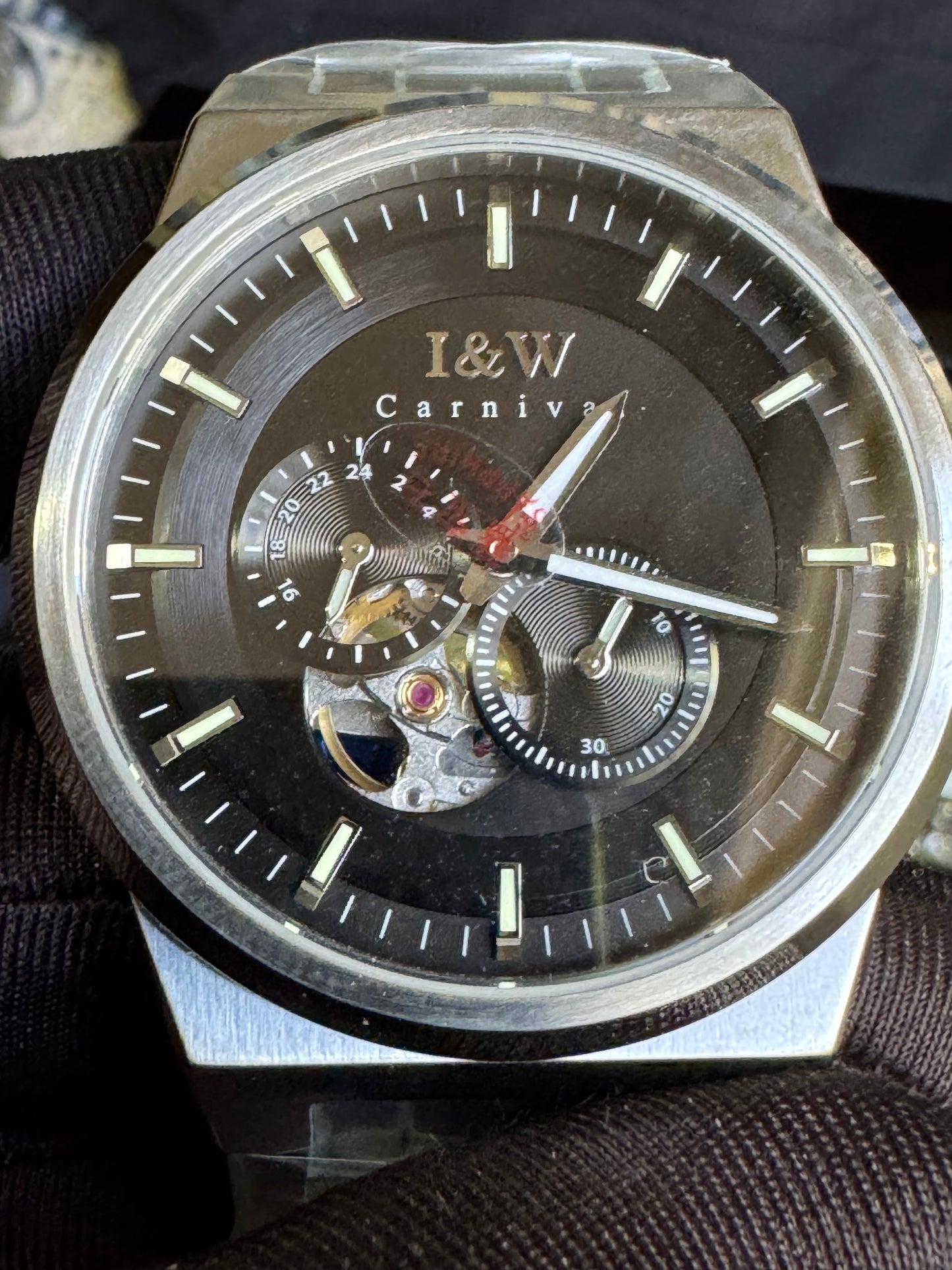 SOFISTICADO RELOJ AUTOMÁTICO I&W- CRISTAL ZAFIRO-LUMINOSO-PEQUEÑA VENTANA TOURBILLON-PEQUEÑOS DIALES SEGUNDERO Y 24 HRS. RESISTENTE AL AGUA- ALTA CALIDAD!!!