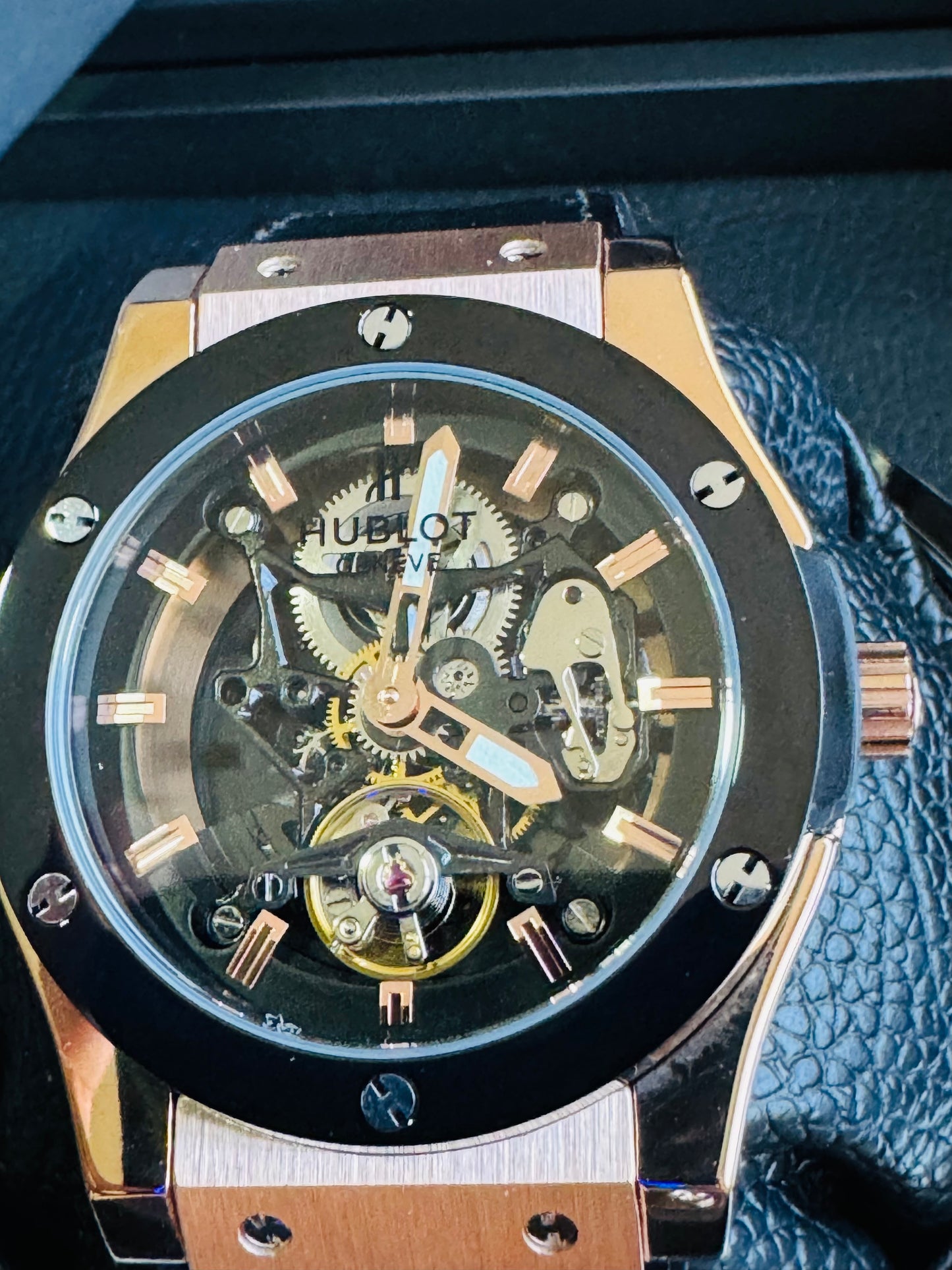 ESPECTACULAR RELOJ HUBLOT SKELETON AUTOMÁTICO MECÁNICO- CRISTAL ZAFIRO MÁXIMO LUJO!!!

PRECIO: A TRATAR 

VENTAS SOLO EN CANCÚN 

INFORMACION POR WhatsApp 99 81 92 84 65.

NO SE HACEN ENVÍOS 🚚