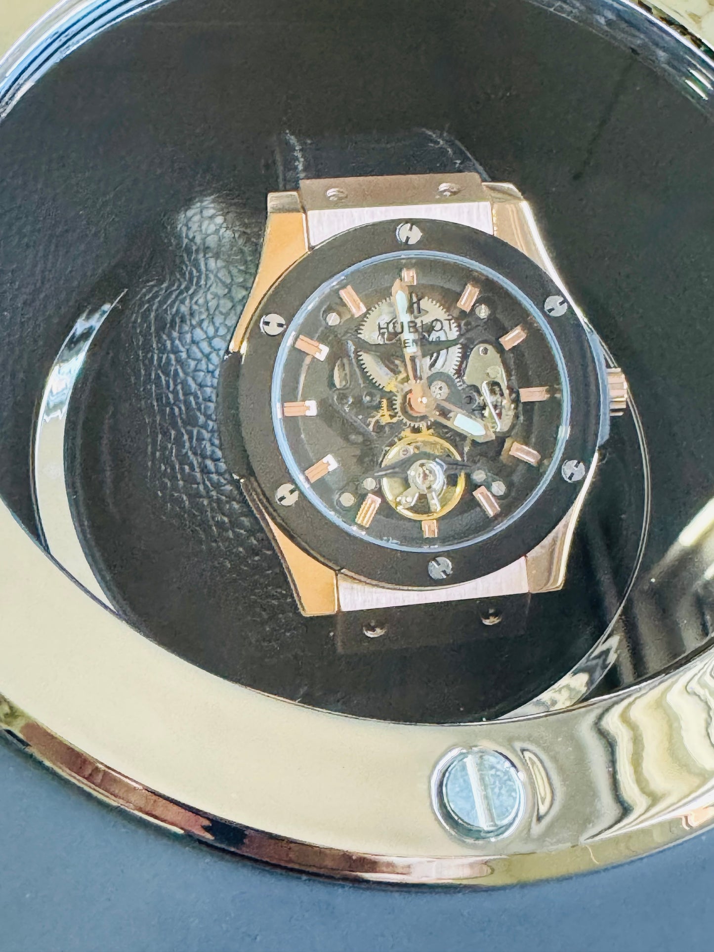 ESPECTACULAR RELOJ HUBLOT SKELETON AUTOMÁTICO MECÁNICO- CRISTAL ZAFIRO MÁXIMO LUJO!!!

PRECIO: A TRATAR 

VENTAS SOLO EN CANCÚN 

INFORMACION POR WhatsApp 99 81 92 84 65.

NO SE HACEN ENVÍOS 🚚