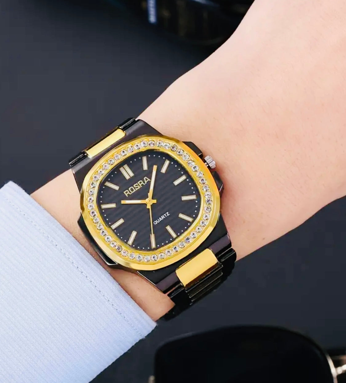 Reloj de Lujo  en Acero Inoxidable Negro y Dorado, Esfera en Forma de Barril Fresca y Guapa, Movimiento de Cuarzo, No Impermeable, Accionamiento Electrónico - Accesorio de Moda