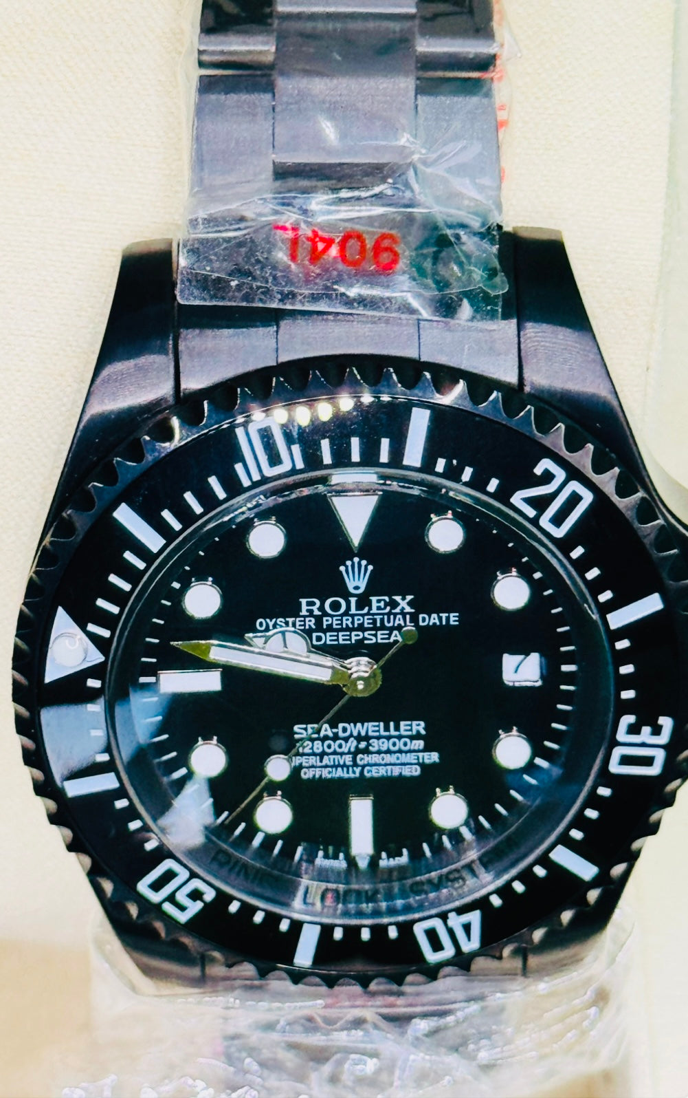 IMPRESIONANTE GRANDE Y PESADO RELOJ AUTOMÁTICO MECÁNICO OYSTER PERPETUAL DATE DEEP SEA-DWELLER- CON VÁLVULA DE ESCAPE DE GAS 💨 RIN LOCK SISTEM! 43mm. ESPECTACULAR RELOJ! Información por WhatsApp al 99 81 92 84 65.