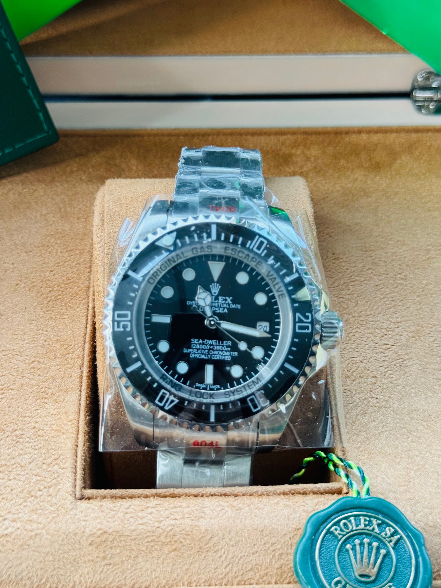 IMPRESIONANTE GRANDE Y PESADO RELOJ AUTOMÁTICO MECÁNICO OYSTER PERPETUAL DATE DEEP SEA-DWELLER- CON VÁLVULA DE ESCAPE DE GAS 💨 RIN LOCK SISTEM! 43mm. ESPECTACULAR RELOJ!