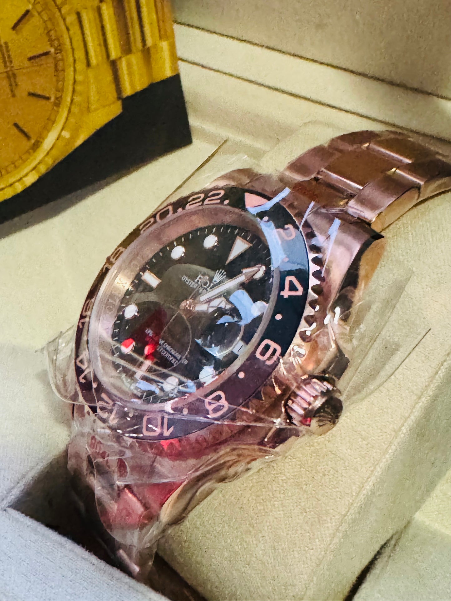 Hermoso Reloj Mecanismo Automático GMT - 2 Zonas Horarias Completamente Funcionales-Luminoso Gran Calidad-Tono Oro Rosado