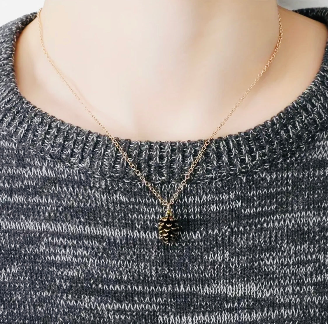 Bonito Pendiente de Aleación Chapado en Oro 18k. Hipoalergenico Disponible en Plateado y Dorado! Motivo Hermosa Semilla de Pino 🌲