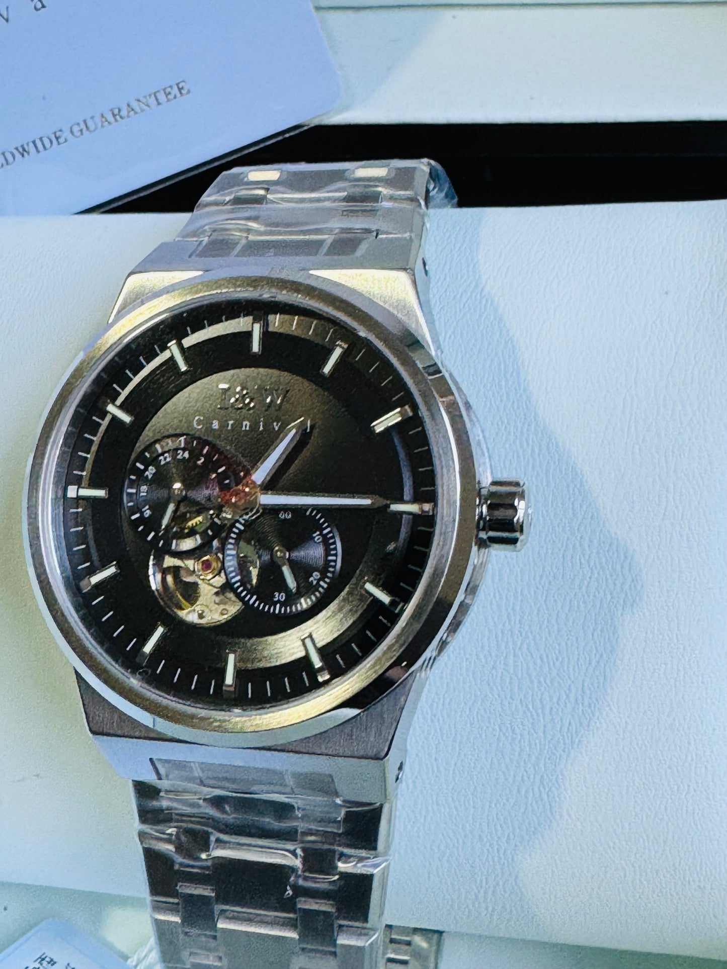 SOFISTICADO RELOJ AUTOMÁTICO I&W- CRISTAL ZAFIRO-LUMINOSO-PEQUEÑA VENTANA TOURBILLON-PEQUEÑOS DIALES SEGUNDERO Y 24 HRS. RESISTENTE AL AGUA- ALTA CALIDAD!!!
