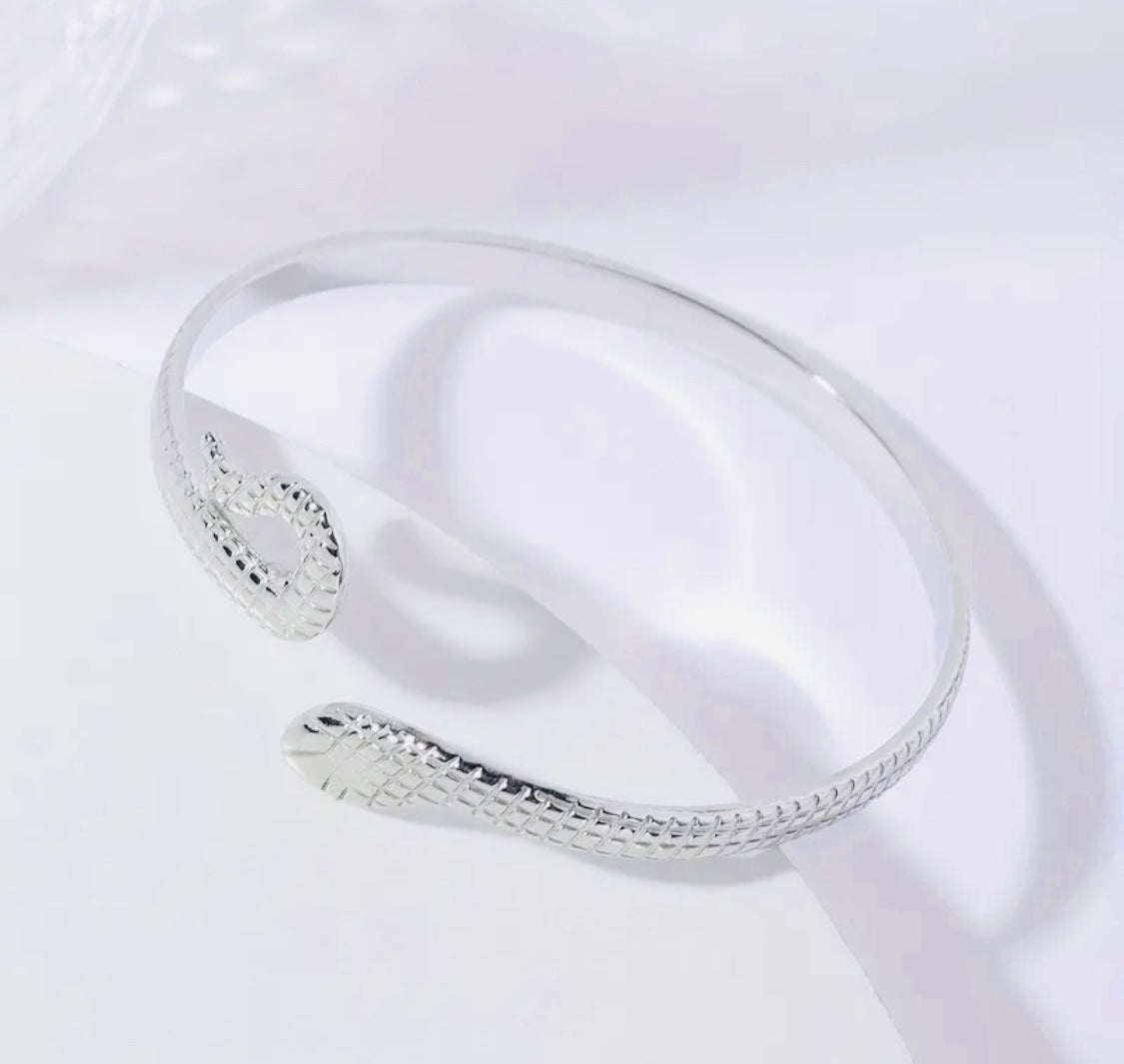 Hermoso Brazalete Unitalla Unisex Hipoalergenico - Perfecto para Regalo