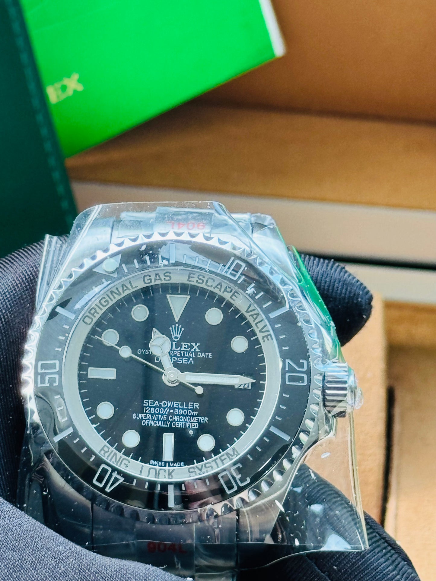 IMPRESIONANTE GRANDE Y PESADO RELOJ AUTOMÁTICO MECÁNICO OYSTER PERPETUAL DATE DEEP SEA-DWELLER- CON VÁLVULA DE ESCAPE DE GAS 💨 RIN LOCK SISTEM! 43mm. ESPECTACULAR RELOJ!