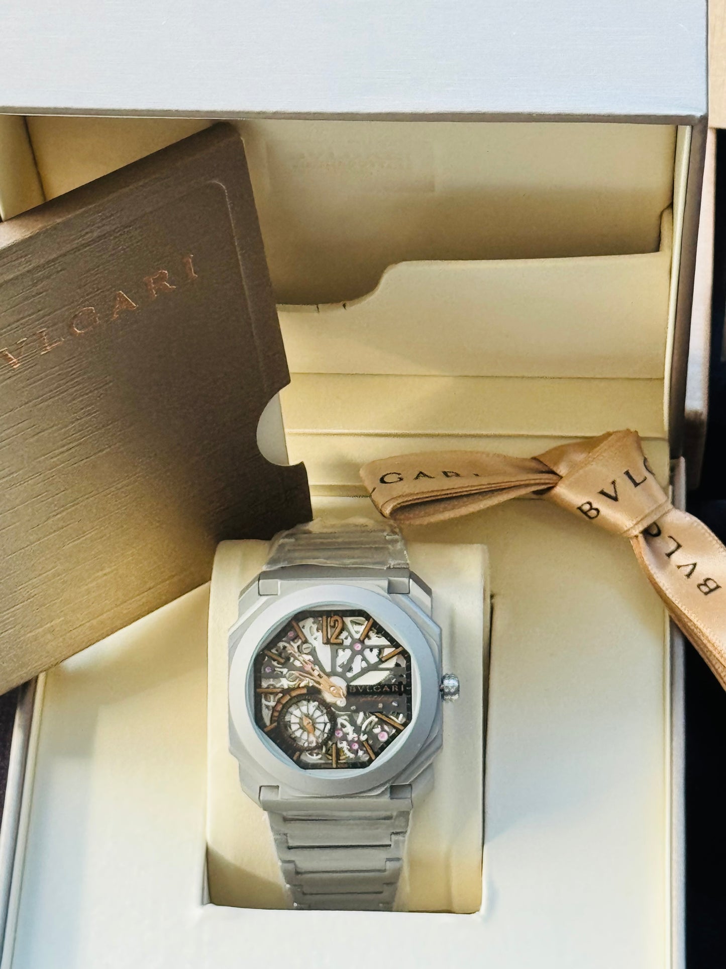 IMPONENTE Y DISTINGUIDO RELOJ AUTOMÁTICO MECÁNICO SKELETON BVLGARI OCTO! HERMOSO DISEÑO Y CALIDAD!!!

PRECIO A TRATAR 

Información por WhatsApp 99 81 92 84 65


NOTA:

No se hacen envíos 🚚  📦 💨!

Las Ventas son solo en Cancún

Nuestro Lema: No somos N