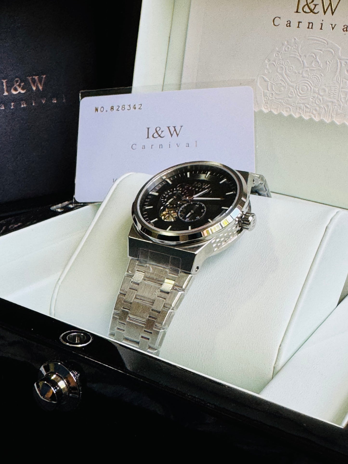 SOFISTICADO RELOJ AUTOMÁTICO I&W- CRISTAL ZAFIRO-LUMINOSO-PEQUEÑA VENTANA TOURBILLON-PEQUEÑOS DIALES SEGUNDERO Y 24 HRS. RESISTENTE AL AGUA- ALTA CALIDAD!!!
