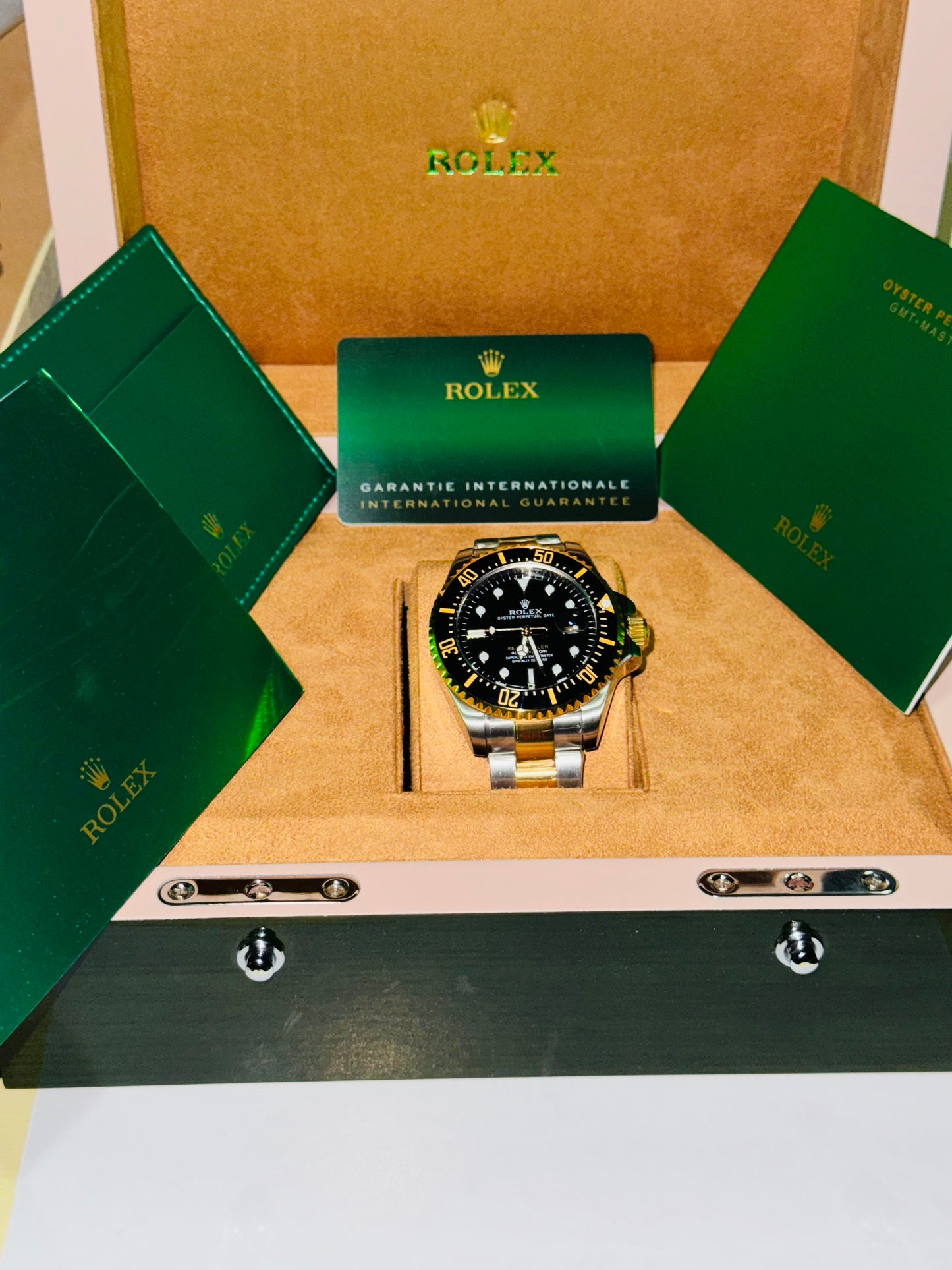 IMPRESIONANTE RELOJ AUTOMÁTICO MECÁNICO OYSTER SEA DWELLER FECHADOR VÁLVULA DE ESCAPE MÁXIMO LUJO Y DISTINCIÓN PRECIO A TRATAR 

NOTA:

No se hacen envíos 🚚  📦 💨!

Las Ventas son solo en Cancún