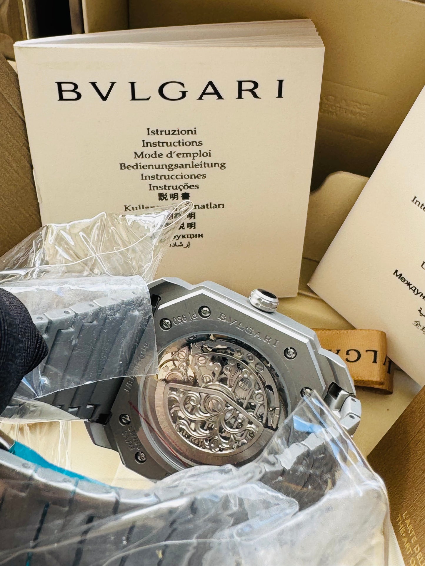 LUJOSO DISEÑO RELOJ AUTOMÁTICO MECÁNICO BVLGARI OCTO ELEGANCIA Y DISTINCIÓN