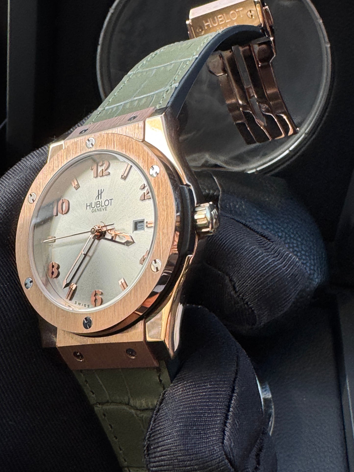 MÁXIMO LUJO RELOJ AUTOMÁTICO MECÁNICO HUBLOT - FECHADOR-CALIDAD Y DISEÑO!!!
INFORMACIÓN POR WhatsApp 99 81 92 84 65

PRECIO A TRATAR 

NOTA:

No se hacen envíos 🚚  📦 💨!

Las Ventas son solo en Cancún