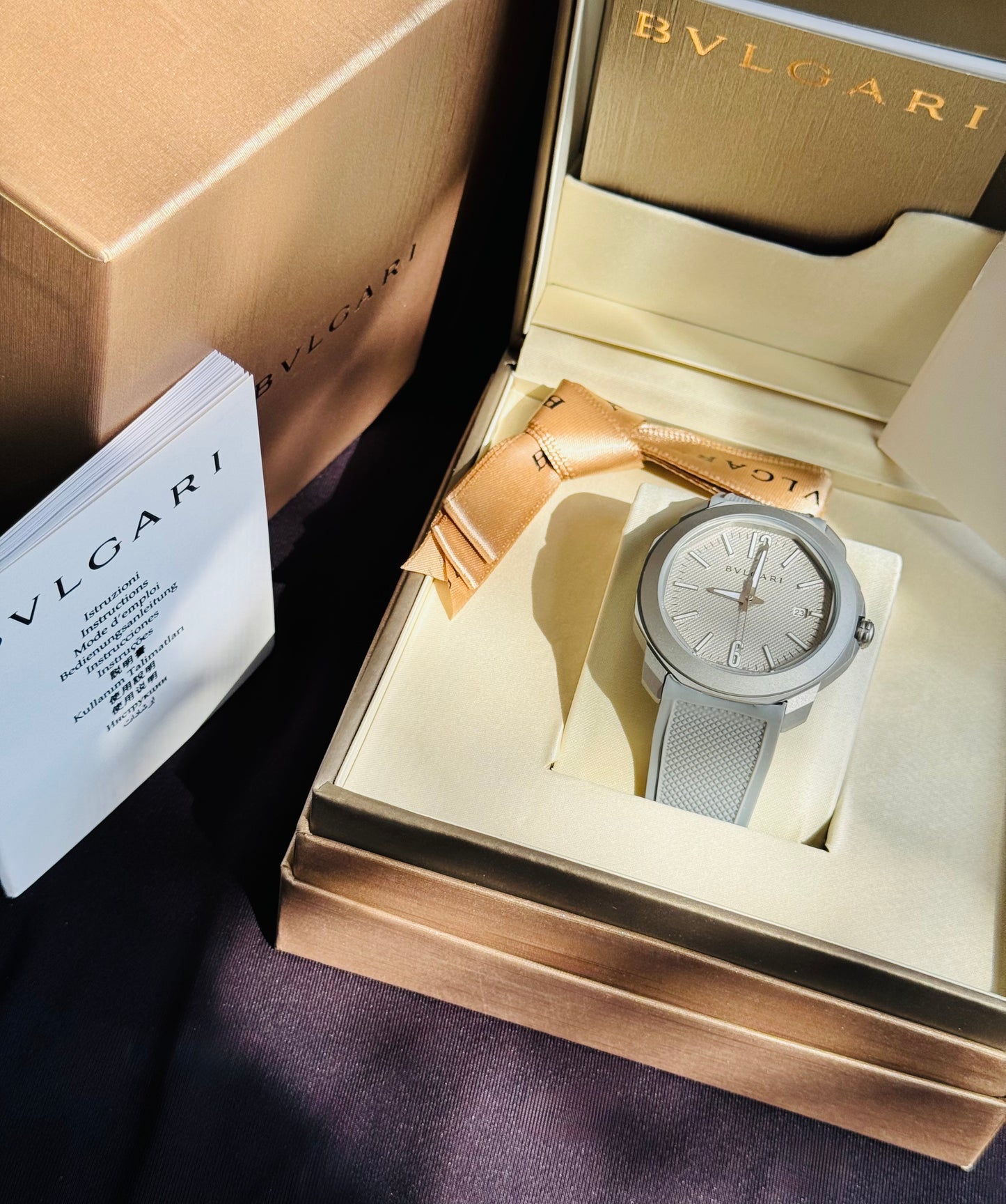 ELEGANTE RELOJ OCTO BVLGARI AUTOMÁTICO- 31 JOYAS 💎 CRISTAL ZAFIRO- FECHADOR-DISEÑO NUEVO!!!