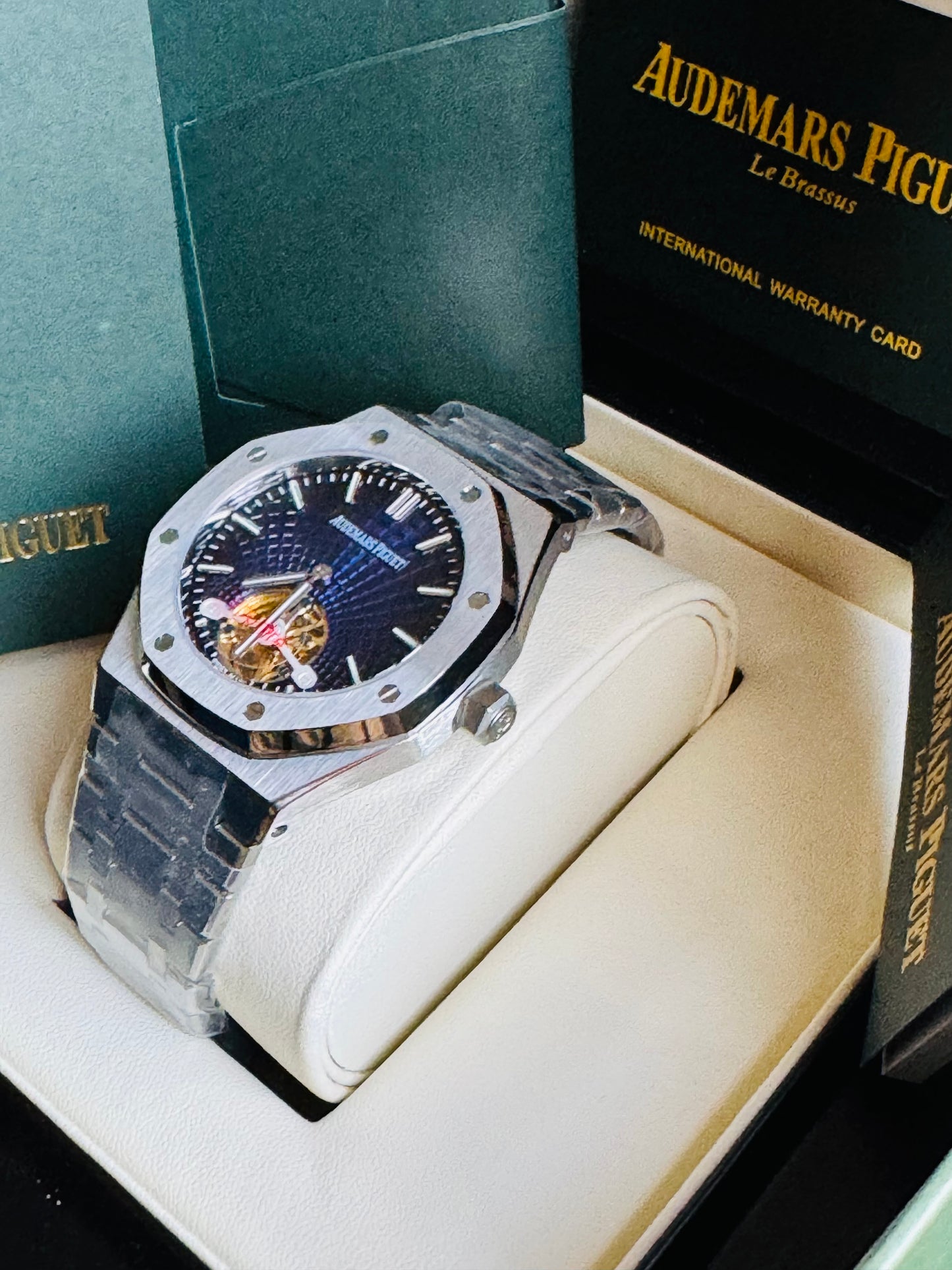ESPECTACULAR AUDEMARS PIGUET ROYAL OAK
FLYNG TOURBILLON LIMITED EDITION!!! CRISTAL ZAFIRO!!! MÁXIMO LUJO!!!