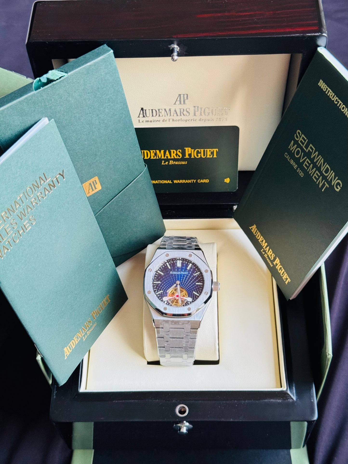 ESPECTACULAR AUDEMARS PIGUET ROYAL OAK
FLYNG TOURBILLON LIMITED EDITION!!! CRISTAL ZAFIRO!!! MÁXIMO LUJO!!!