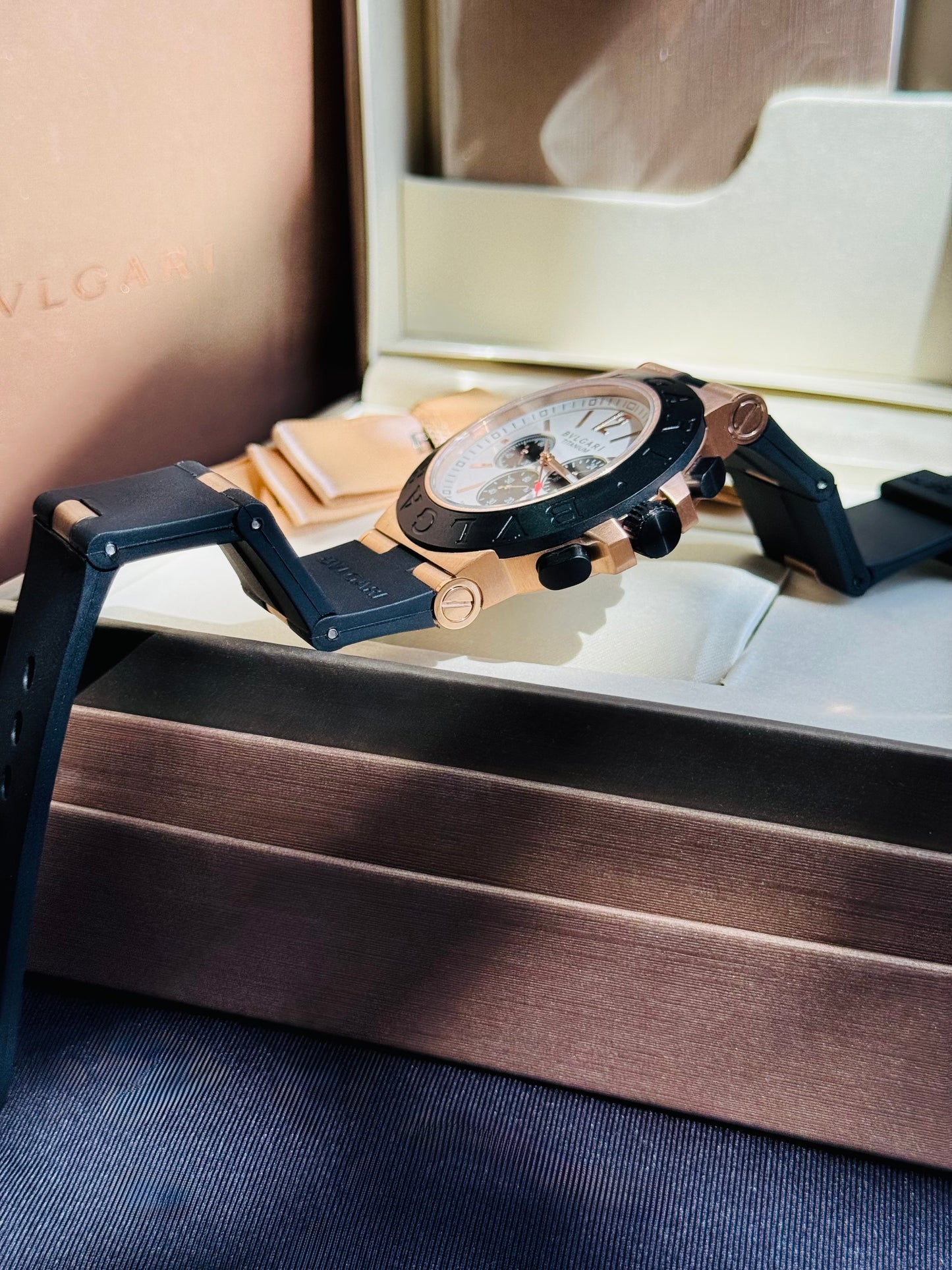 ESPECTACULAR RELOJ AUTOMÁTICO MULTIFUNCIONAL BVLGARI-CRONÓMETRO-SEGUNDERO-2 ZONAS HORARIAS-CRISTAL ZAFIRO-ETC