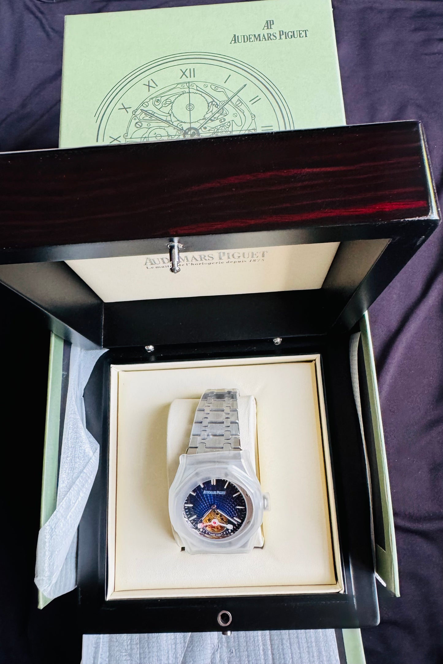 ESPECTACULAR AUDEMARS PIGUET ROYAL OAK
FLYNG TOURBILLON LIMITED EDITION!!! CRISTAL ZAFIRO!!! MÁXIMO LUJO!!!