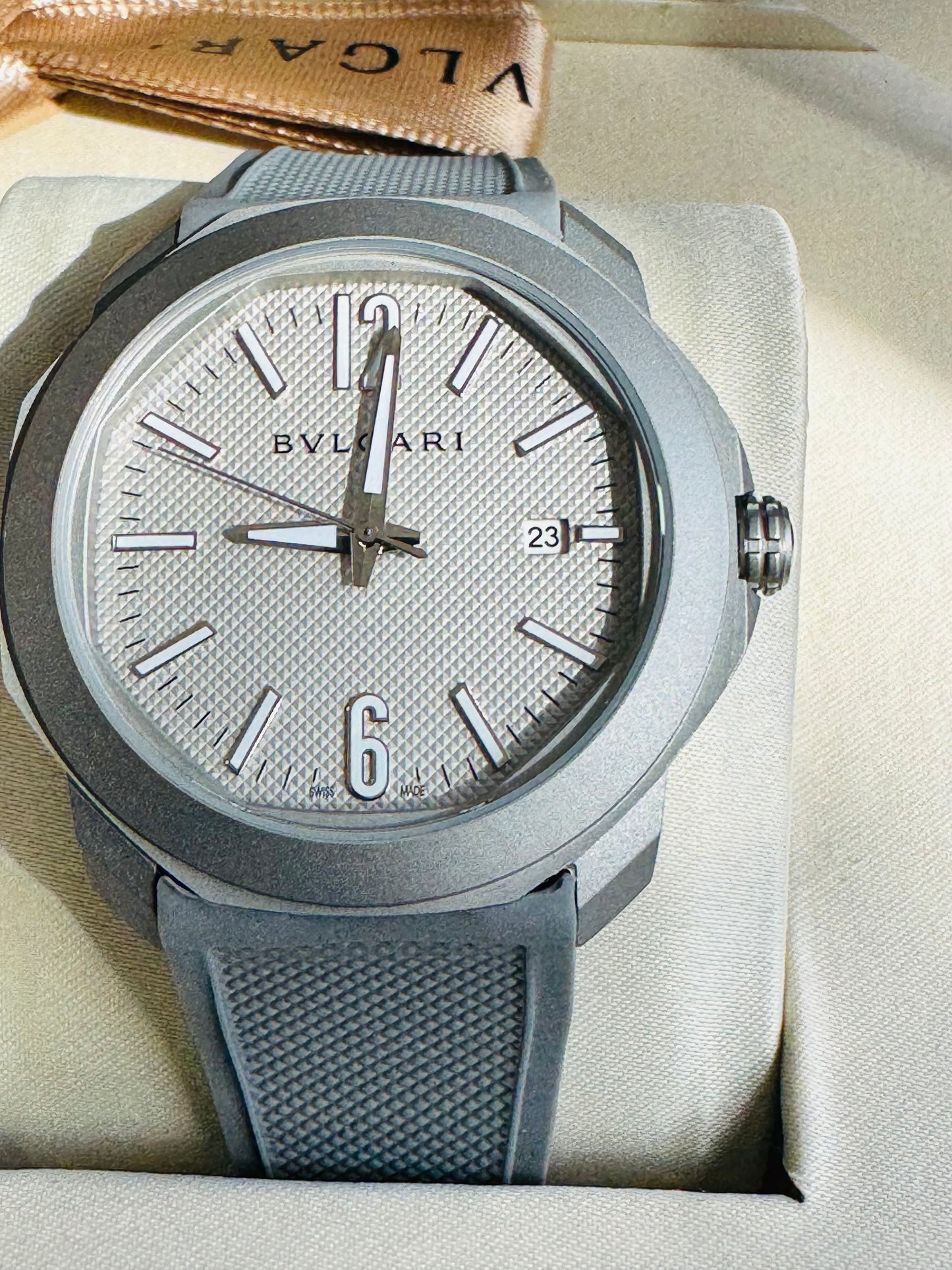 ELEGANTE RELOJ OCTO BVLGARI AUTOMÁTICO- 31 JOYAS 💎 CRISTAL ZAFIRO- FECHADOR-DISEÑO NUEVO!!!