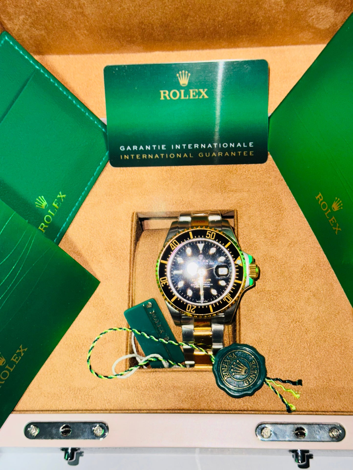 IMPRESIONANTE RELOJ AUTOMÁTICO MECÁNICO OYSTER SEA DWELLER FECHADOR VÁLVULA DE ESCAPE MÁXIMO LUJO Y DISTINCIÓN PRECIO A TRATAR 

NOTA:

No se hacen envíos 🚚  📦 💨!

Las Ventas son solo en Cancún