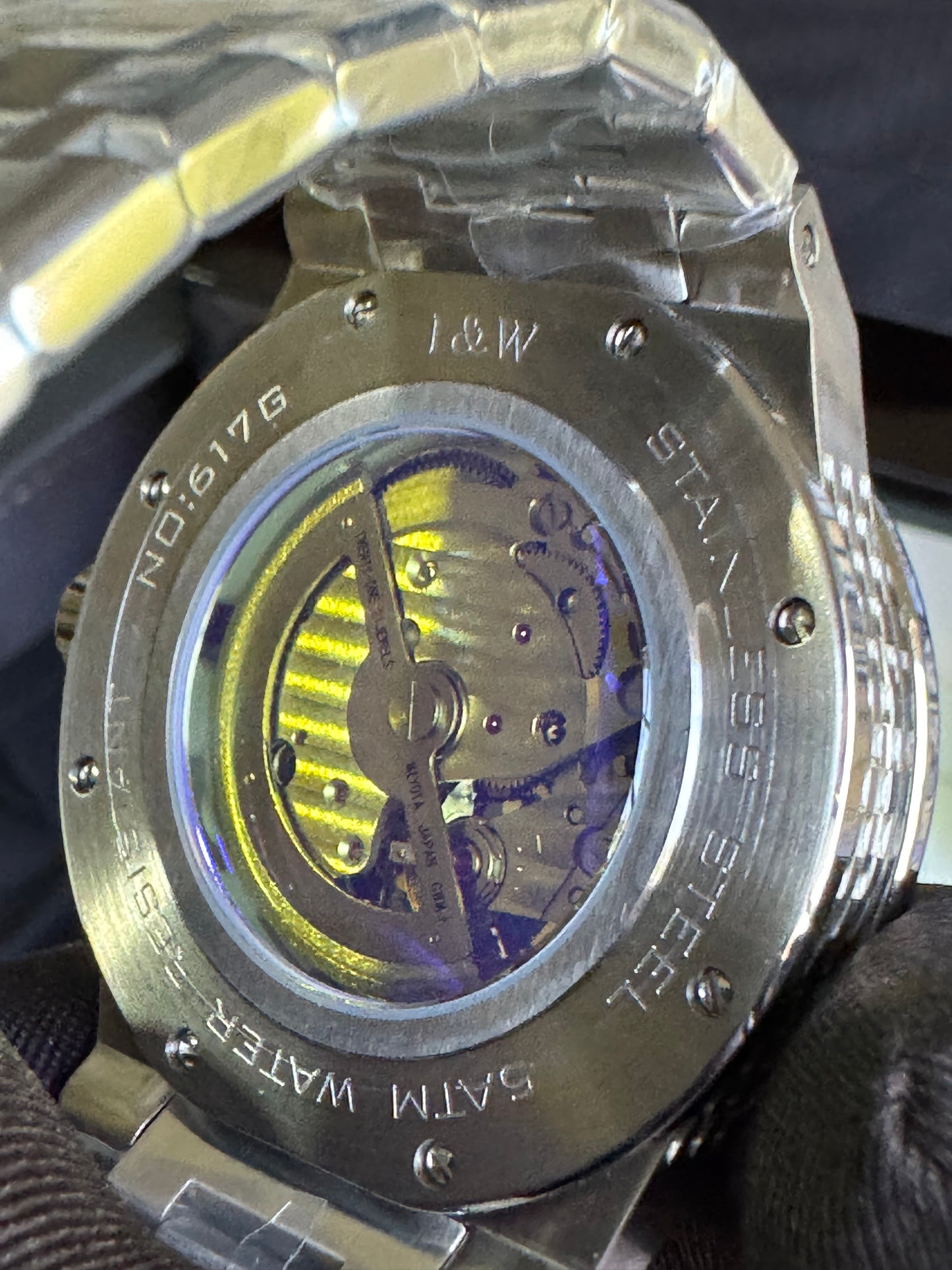 SOFISTICADO RELOJ AUTOMÁTICO I&W- CRISTAL ZAFIRO-LUMINOSO-PEQUEÑA VENTANA TOURBILLON-PEQUEÑOS DIALES SEGUNDERO Y 24 HRS. RESISTENTE AL AGUA- ALTA CALIDAD!!!