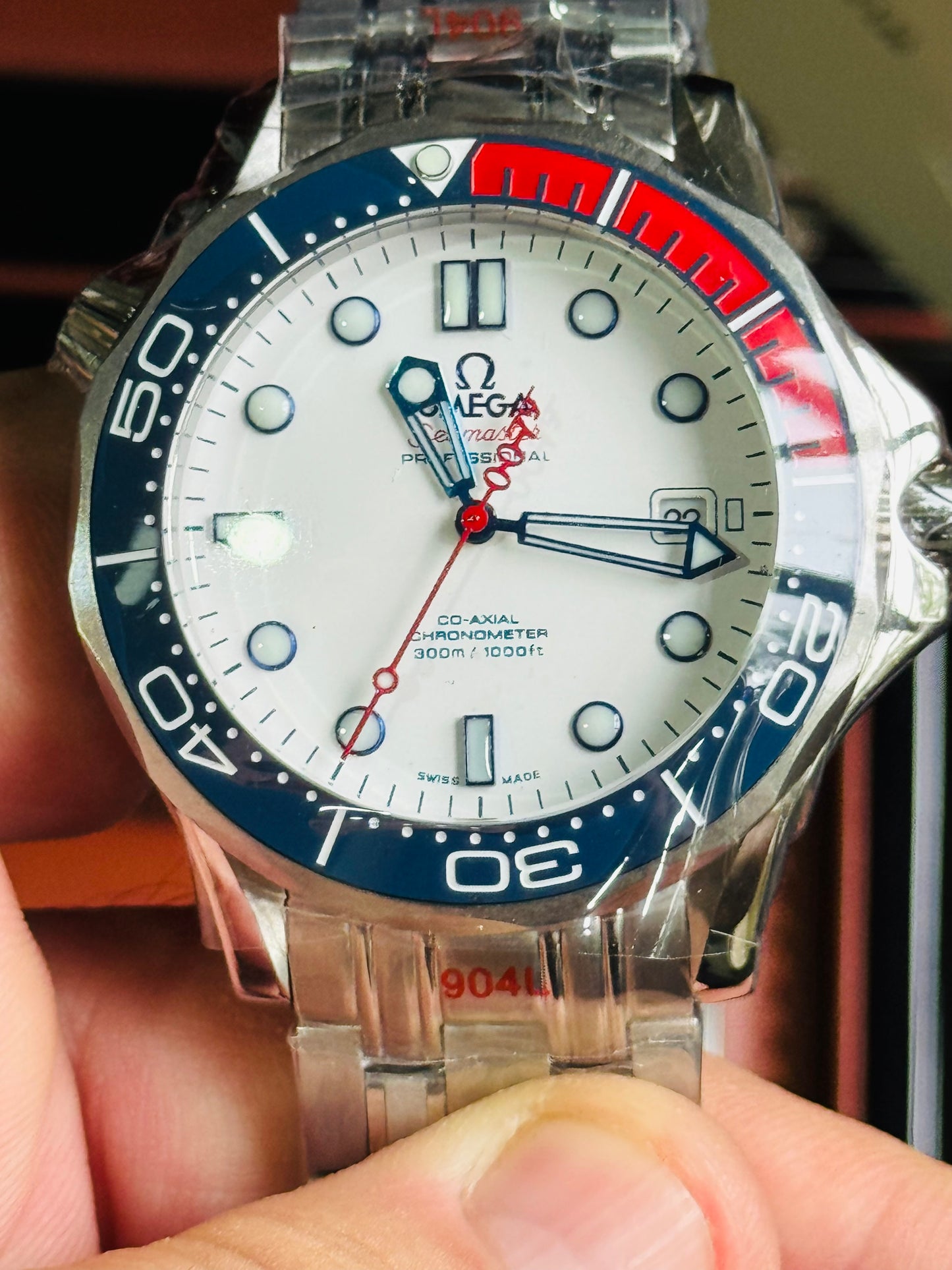 AUDAZ Y VERSÁTIL DISEÑO JAMES BOND 007-OMEGA AUTOMÁTICO SEA MASTER! FECHADOR-LUMINOSO-CRISTAL ZAFIRO-BISEL GIRATORIO ETC