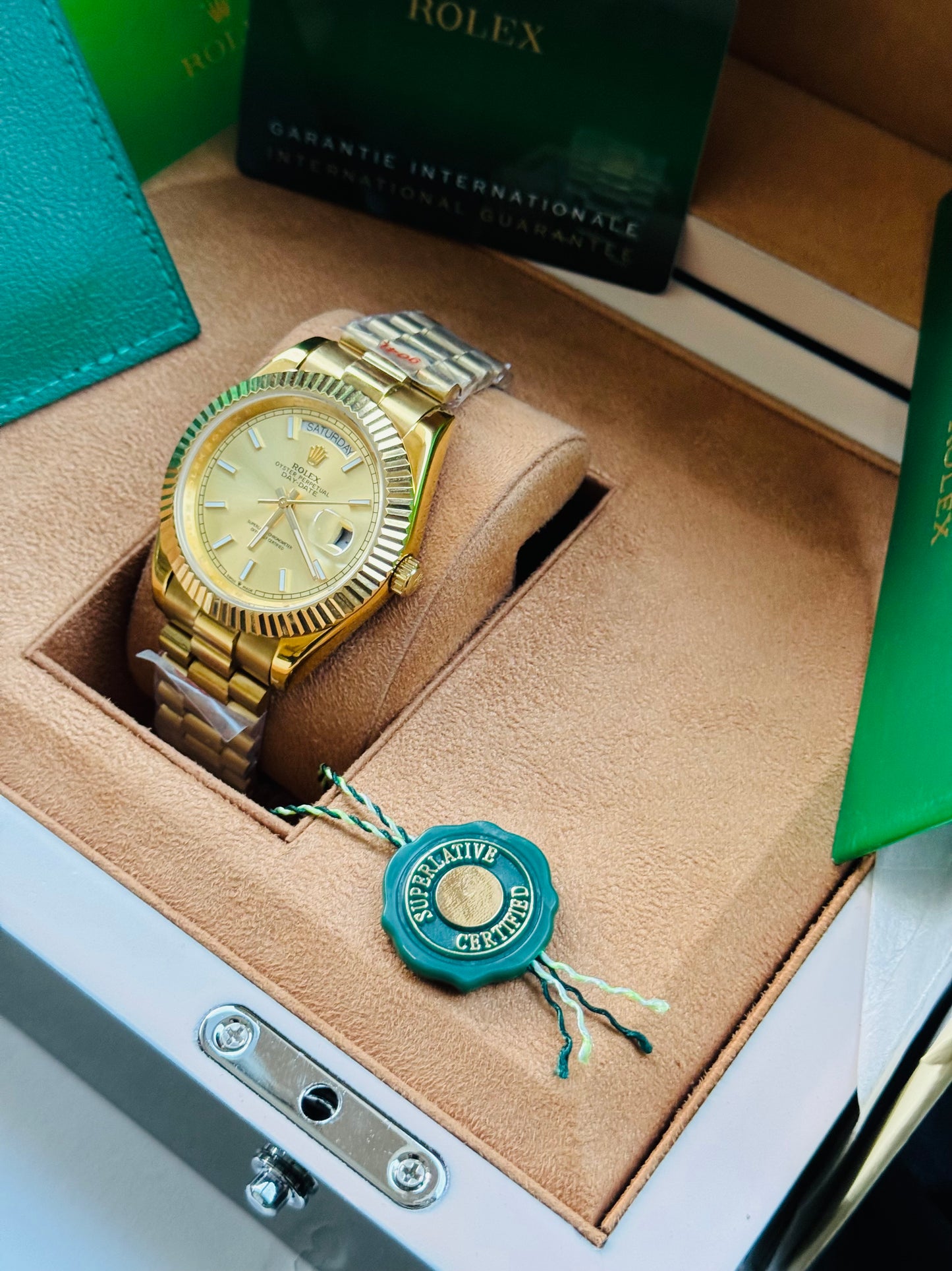 HERMOSO RELOJ AUTOMÁTICO OYSTER PERPETUAL DAY DATE ELEGANCIA Y DISTINCIÓN!

PRECIO A TRATAR 

Información por WhatsApp 99 81 92 84 65


NOTA:

No se hacen envíos 🚚  📦 💨!

Las Ventas son solo en Cancún

Nuestro Lema: No somos Números!