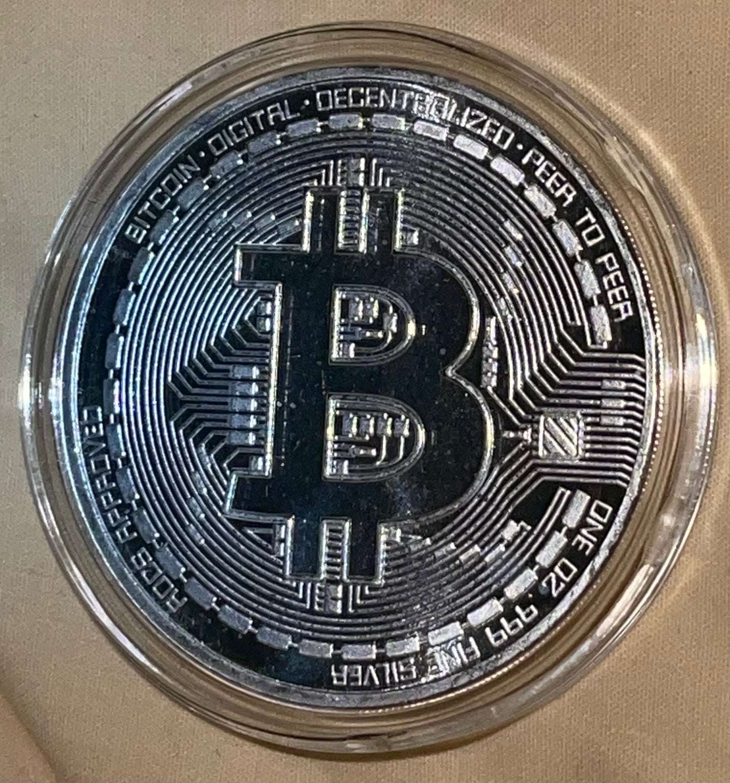 Hermoso Bitcoin de Plata de Ley .999 Intrincado Diseño! No Pierda la Oportunidad de Tener este Bello Símbolo de Matemática Pura!!! Lo más Escaso y Valioso qué Alguna vez Hemos tenido los seres Humanos! Última Disponible