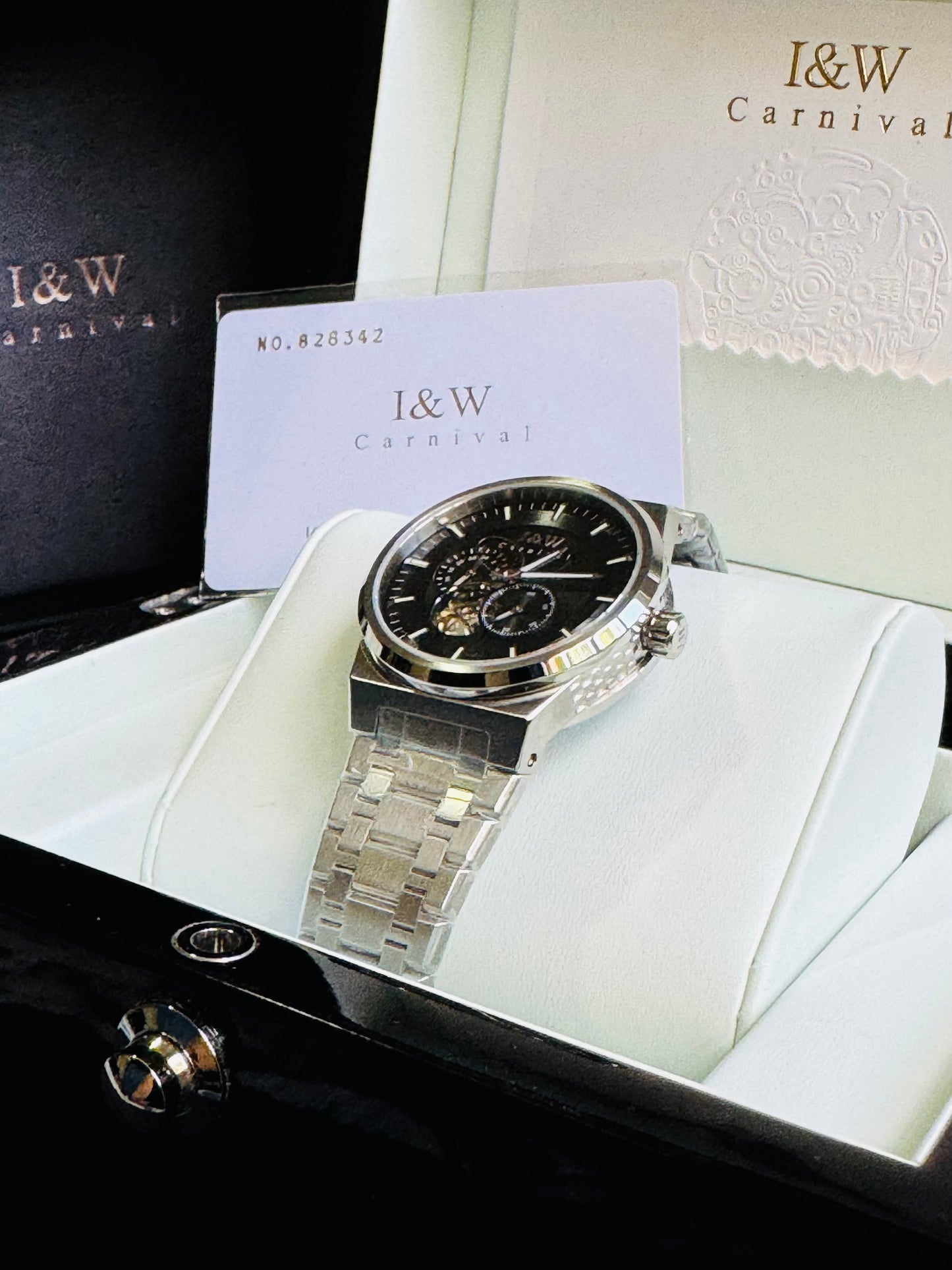 SOFISTICADO RELOJ AUTOMÁTICO I&W- CRISTAL ZAFIRO-LUMINOSO-PEQUEÑA VENTANA TOURBILLON-PEQUEÑOS DIALES SEGUNDERO Y 24 HRS. RESISTENTE AL AGUA- ALTA CALIDAD!!!