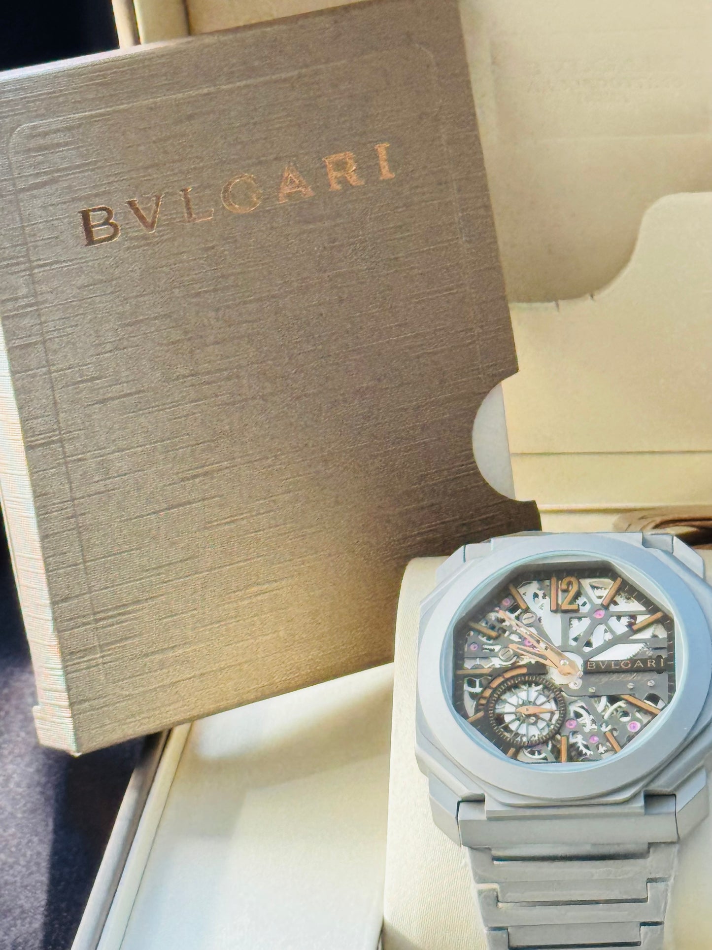 IMPONENTE Y DISTINGUIDO RELOJ AUTOMÁTICO MECÁNICO SKELETON BVLGARI OCTO! HERMOSO DISEÑO Y CALIDAD!!!

PRECIO A TRATAR 

Información por WhatsApp 99 81 92 84 65


NOTA:

No se hacen envíos 🚚  📦 💨!

Las Ventas son solo en Cancún

Nuestro Lema: No somos N