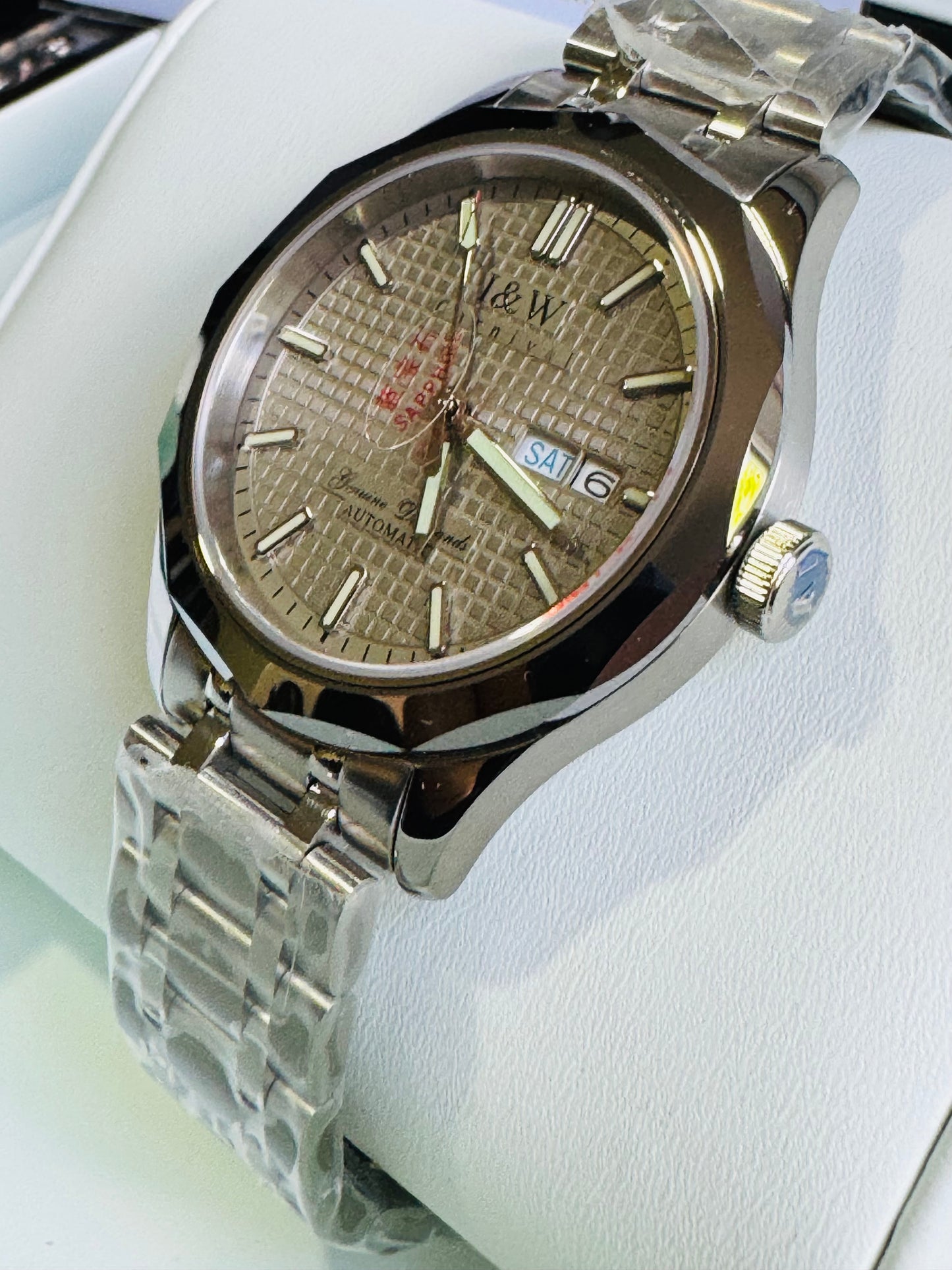HERMOSO y ELEGANTE DISEÑO I&W AUTOMATICO- CRISTAL ZAFIRO-LUMINOSO-FECHADOR-DÍA DE LA SEMANA 💯% ORIGINAL
