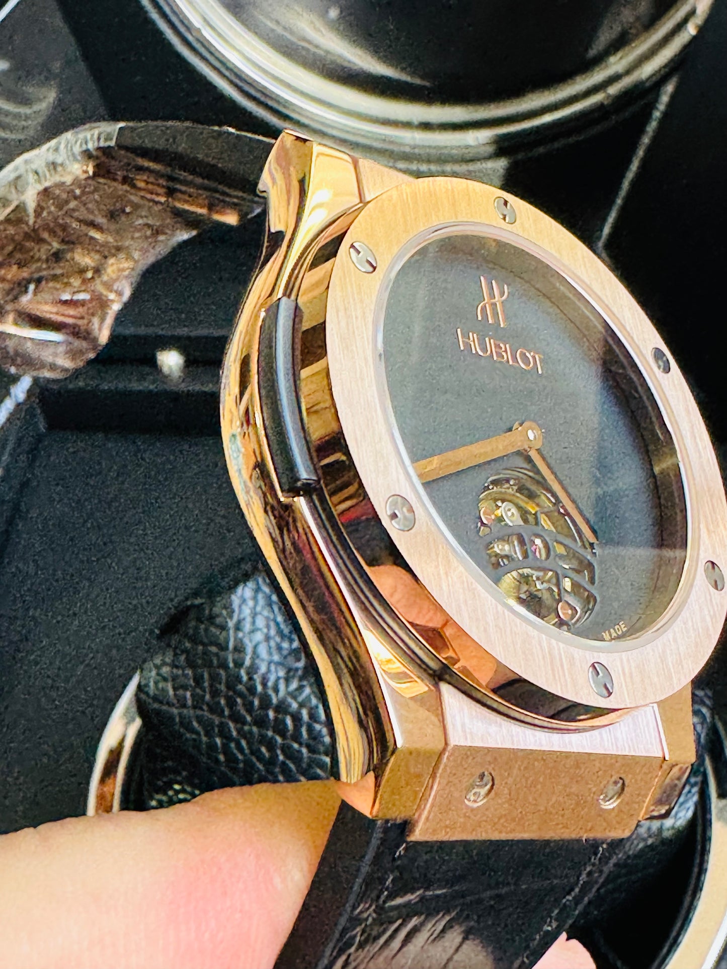IMPRESIONANTE RELOJ AUTOMÁTICO MECÁNICO HUBLOT TOURBILLON- CRISTAL ZAFIRO-21 JOYAS-MÁXIMA ELEGANCIA!!!

PRECIO: A TRATAR

INFORMACION WHATSAPP 99 81 92 84 65

NO SE HACEN ENVÍOS 🚚
