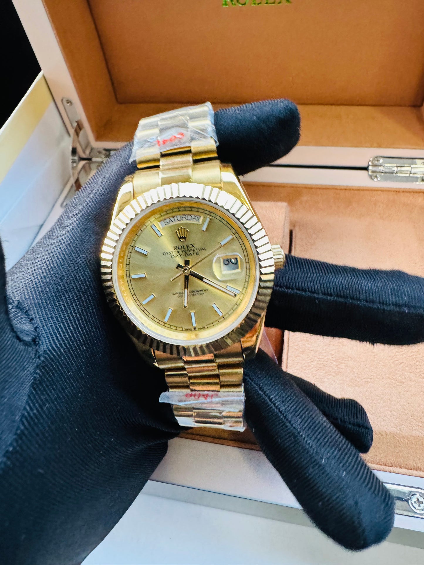 HERMOSO RELOJ AUTOMÁTICO OYSTER PERPETUAL DAY DATE ELEGANCIA Y DISTINCIÓN!

PRECIO A TRATAR 

Información por WhatsApp 99 81 92 84 65


NOTA:

No se hacen envíos 🚚  📦 💨!

Las Ventas son solo en Cancún

Nuestro Lema: No somos Números!