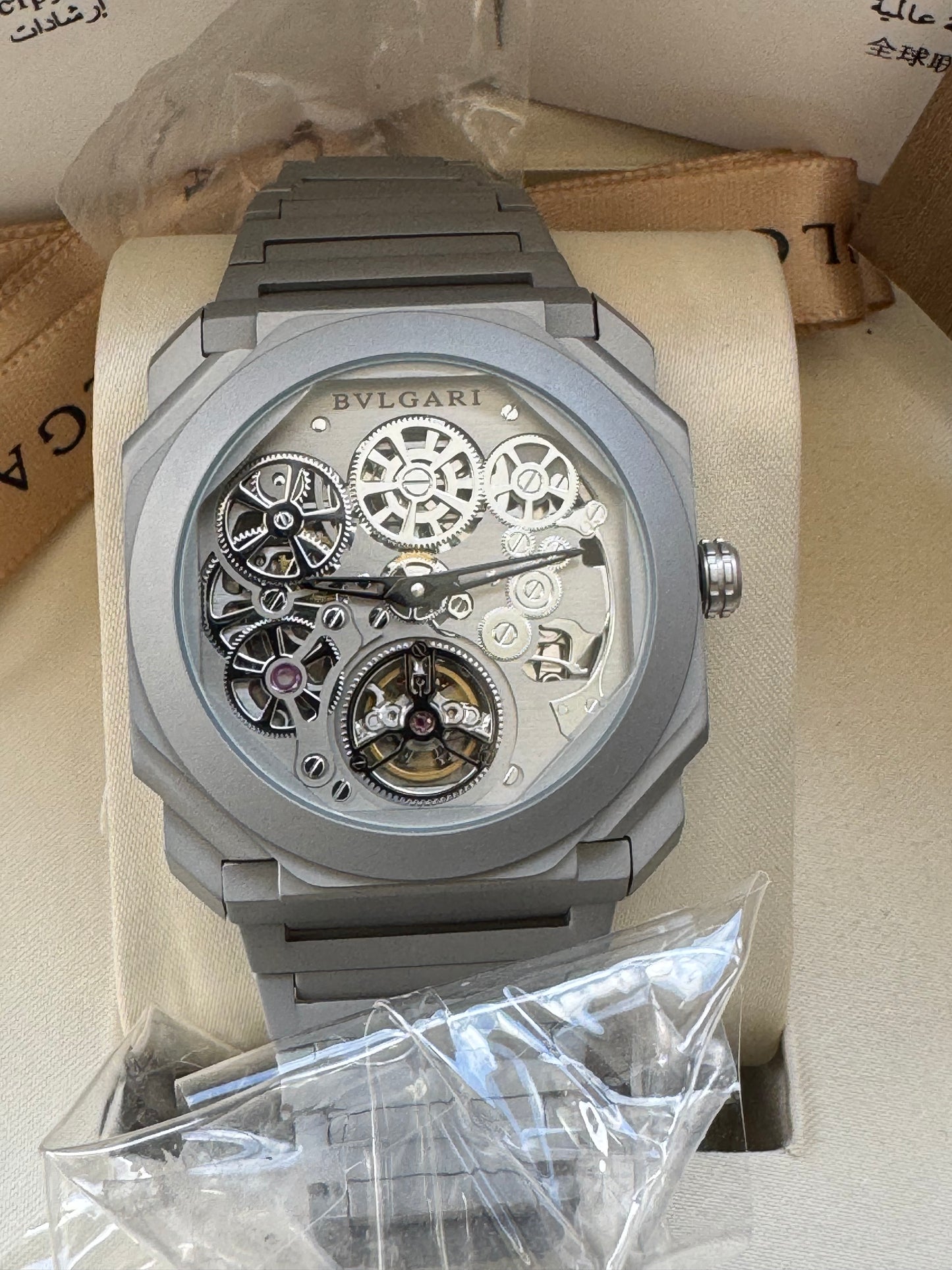 LUJOSO DISEÑO RELOJ AUTOMÁTICO MECÁNICO BVLGARI OCTO ELEGANCIA Y DISTINCIÓN