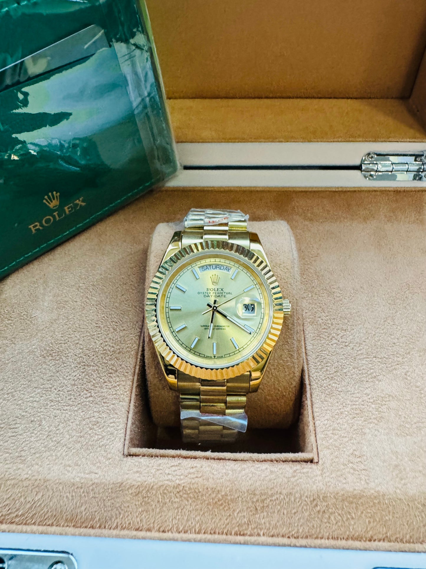 HERMOSO RELOJ AUTOMÁTICO OYSTER PERPETUAL DAY DATE ELEGANCIA Y DISTINCIÓN!

PRECIO A TRATAR 

Información por WhatsApp 99 81 92 84 65


NOTA:

No se hacen envíos 🚚  📦 💨!

Las Ventas son solo en Cancún

Nuestro Lema: No somos Números!