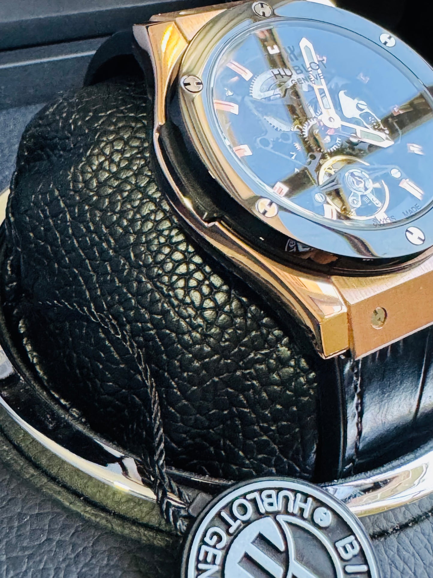 ESPECTACULAR RELOJ HUBLOT SKELETON AUTOMÁTICO MECÁNICO- CRISTAL ZAFIRO MÁXIMO LUJO!!!

PRECIO: A TRATAR 

VENTAS SOLO EN CANCÚN 

INFORMACION POR WhatsApp 99 81 92 84 65.

NO SE HACEN ENVÍOS 🚚