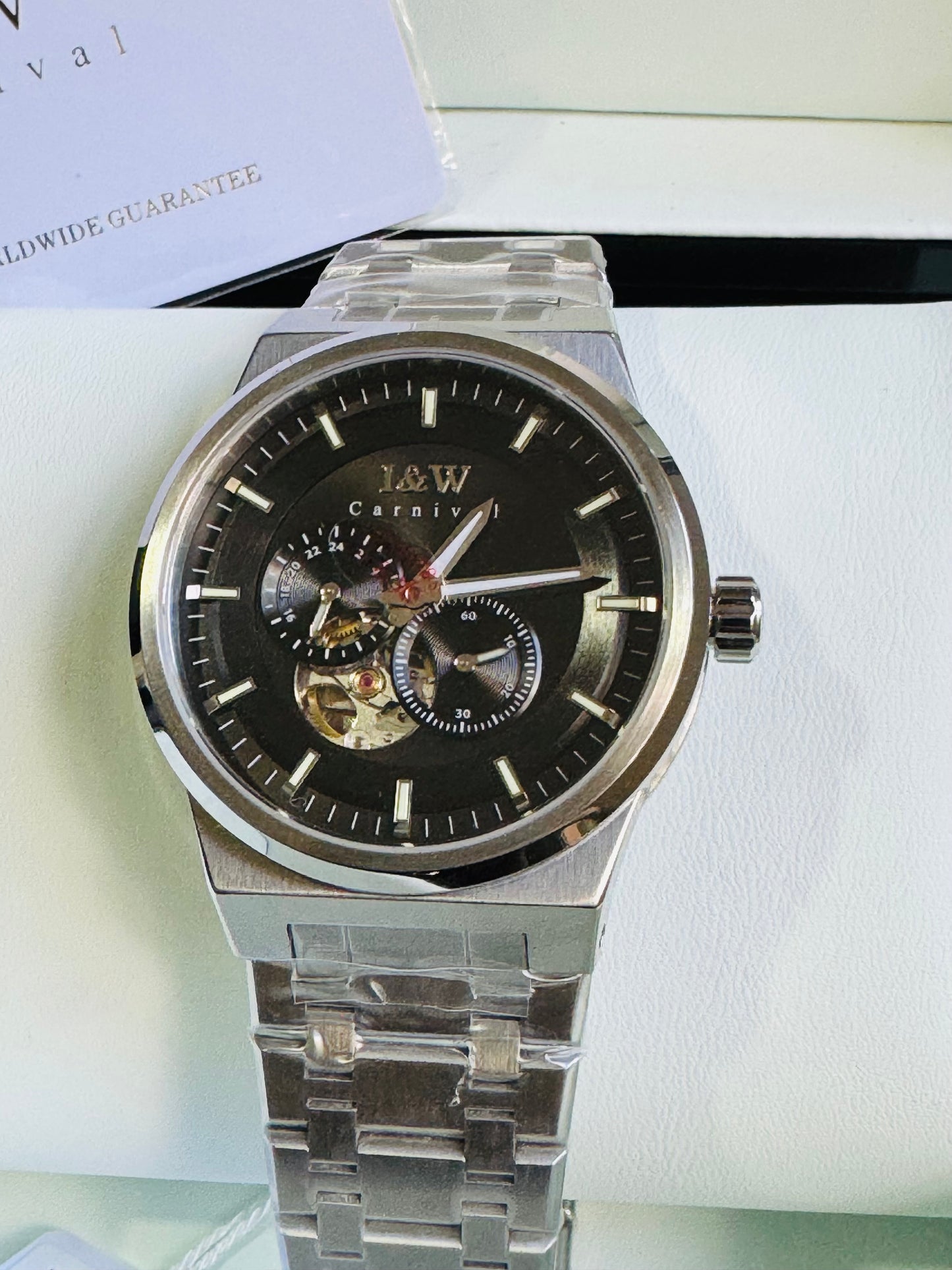 SOFISTICADO RELOJ AUTOMÁTICO I&W- CRISTAL ZAFIRO-LUMINOSO-PEQUEÑA VENTANA TOURBILLON-PEQUEÑOS DIALES SEGUNDERO Y 24 HRS. RESISTENTE AL AGUA- ALTA CALIDAD!!!