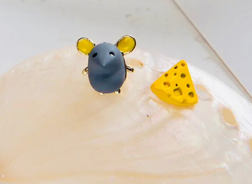 Simpáticos y Originales Aretes asimétricos de Ratón 🐭 con su Quesito Ideal para Regalo 🎁
