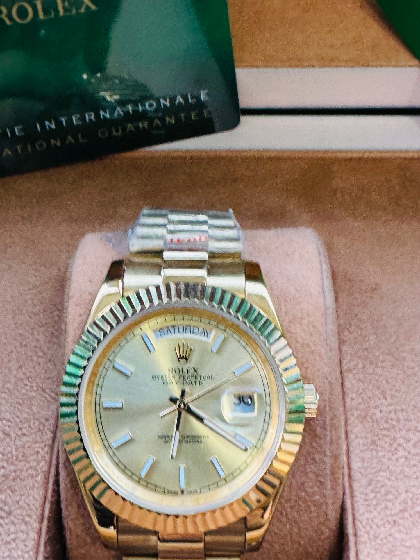 HERMOSO RELOJ AUTOMÁTICO OYSTER PERPETUAL DAY DATE ELEGANCIA Y DISTINCIÓN!

PRECIO A TRATAR 

Información por WhatsApp 99 81 92 84 65


NOTA:

No se hacen envíos 🚚  📦 💨!

Las Ventas son solo en Cancún

Nuestro Lema: No somos Números!