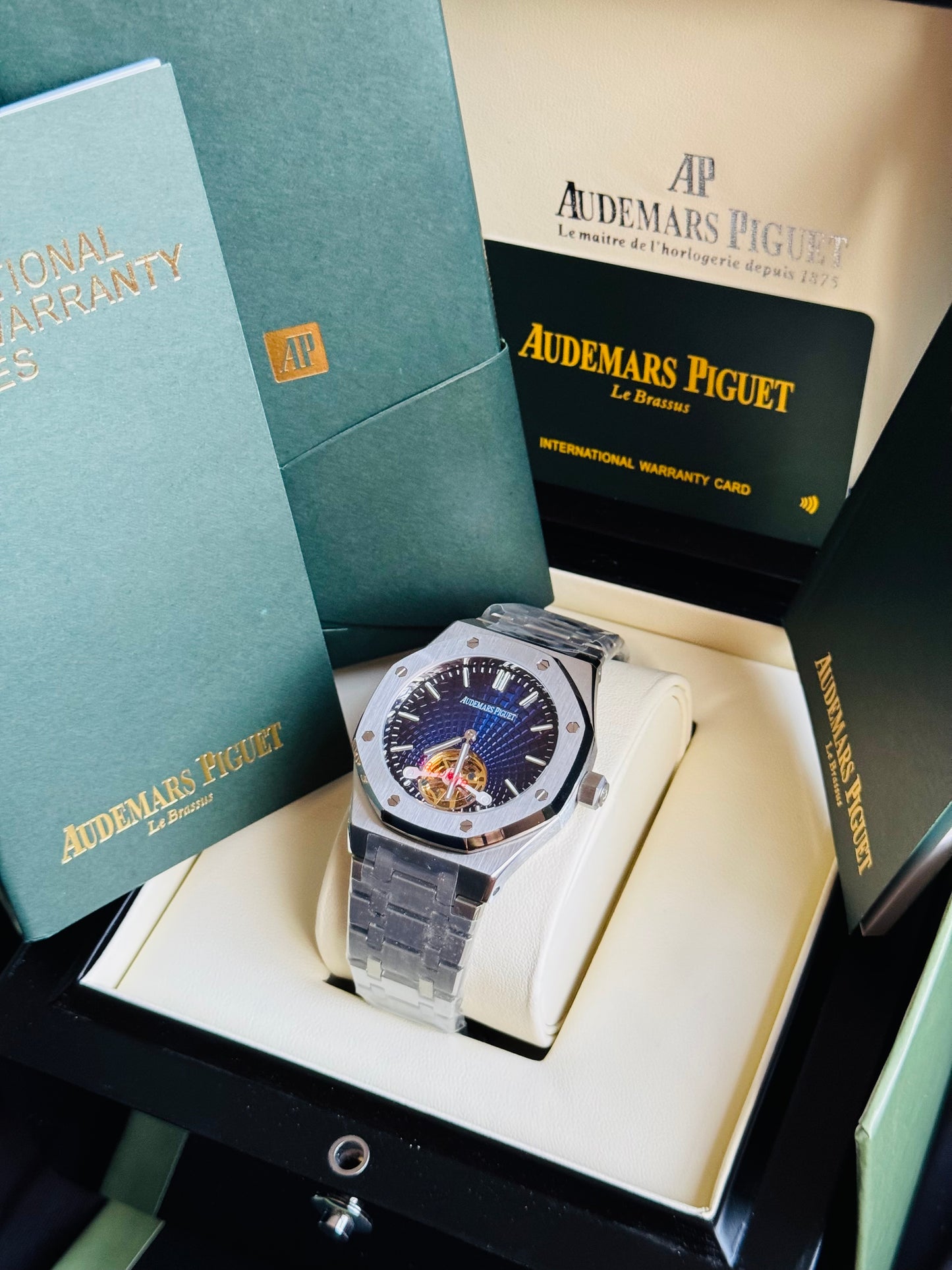 ESPECTACULAR AUDEMARS PIGUET ROYAL OAK
FLYNG TOURBILLON LIMITED EDITION!!! CRISTAL ZAFIRO!!! MÁXIMO LUJO!!!
