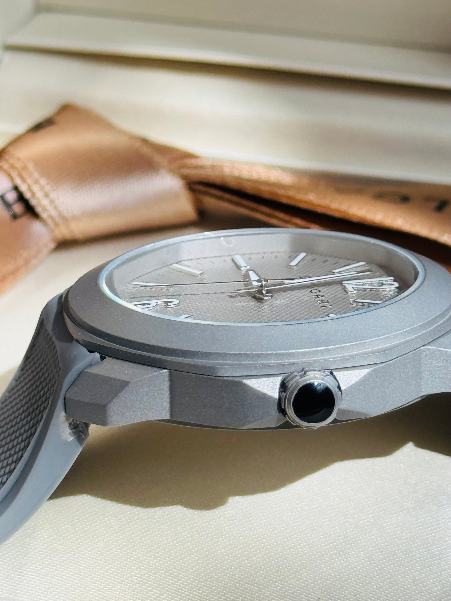 ELEGANTE RELOJ OCTO BVLGARI AUTOMÁTICO- 31 JOYAS 💎 CRISTAL ZAFIRO- FECHADOR-DISEÑO NUEVO!!!