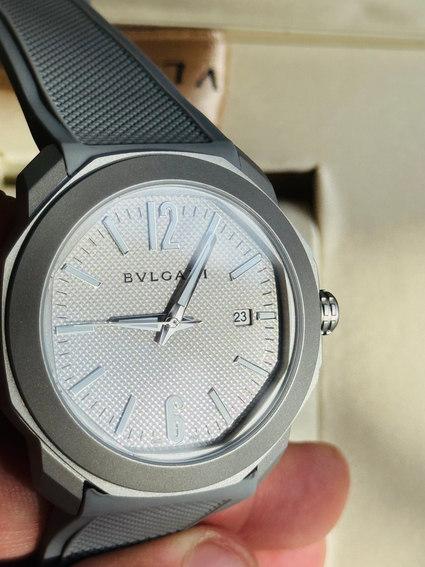 ELEGANTE RELOJ OCTO BVLGARI AUTOMÁTICO- 31 JOYAS 💎 CRISTAL ZAFIRO- FECHADOR-DISEÑO NUEVO!!!