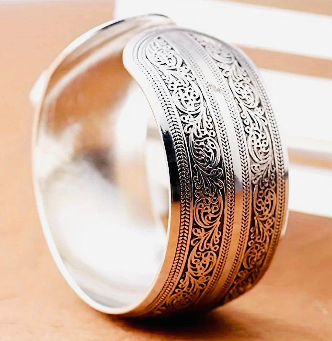 Hermoso Brazalete Grabado- Unitalla- Unisex Hipoalergenico Perfecto para Regalo 🎁