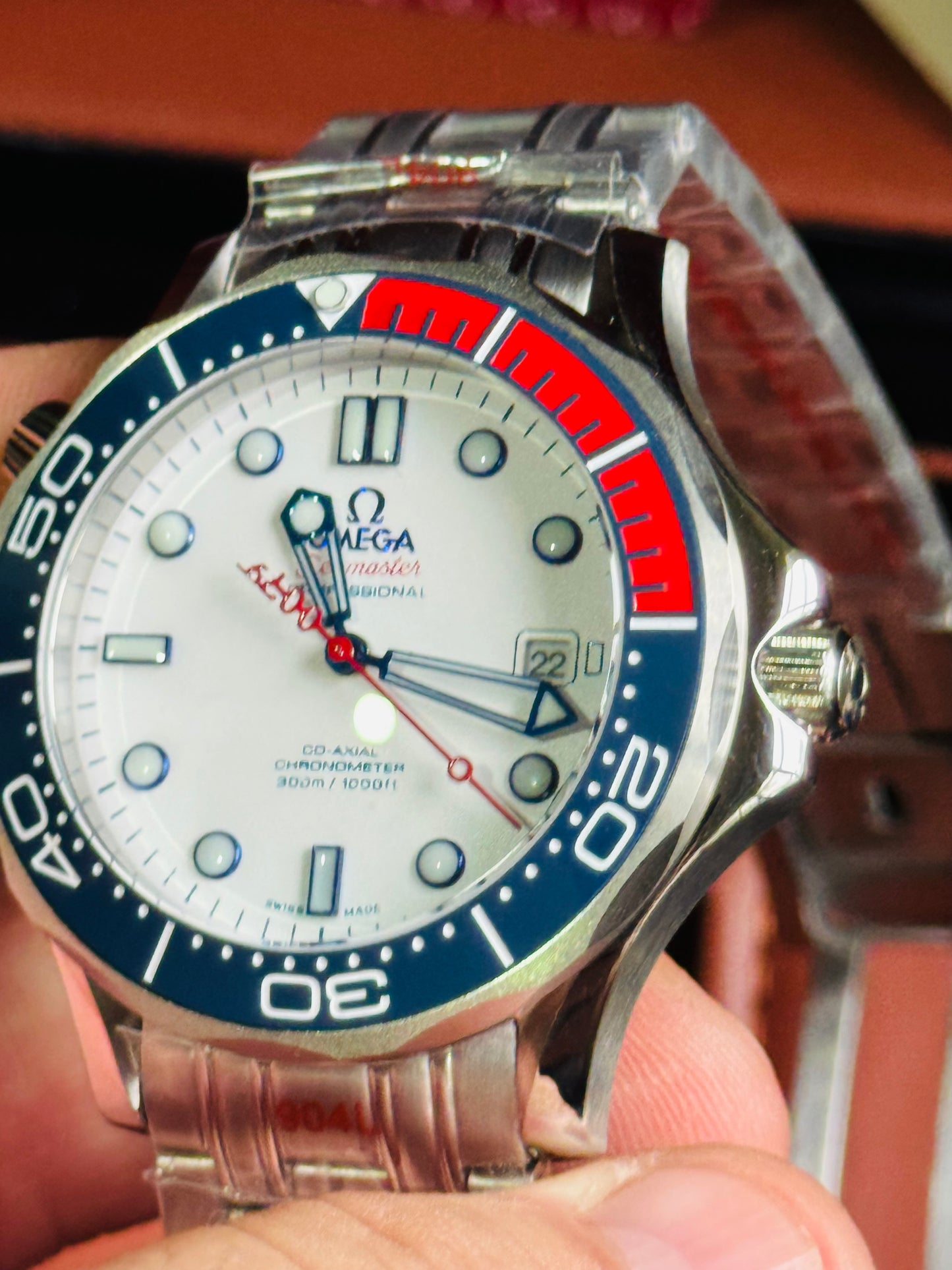 AUDAZ Y VERSÁTIL DISEÑO JAMES BOND 007-OMEGA AUTOMÁTICO SEA MASTER! FECHADOR-LUMINOSO-CRISTAL ZAFIRO-BISEL GIRATORIO ETC