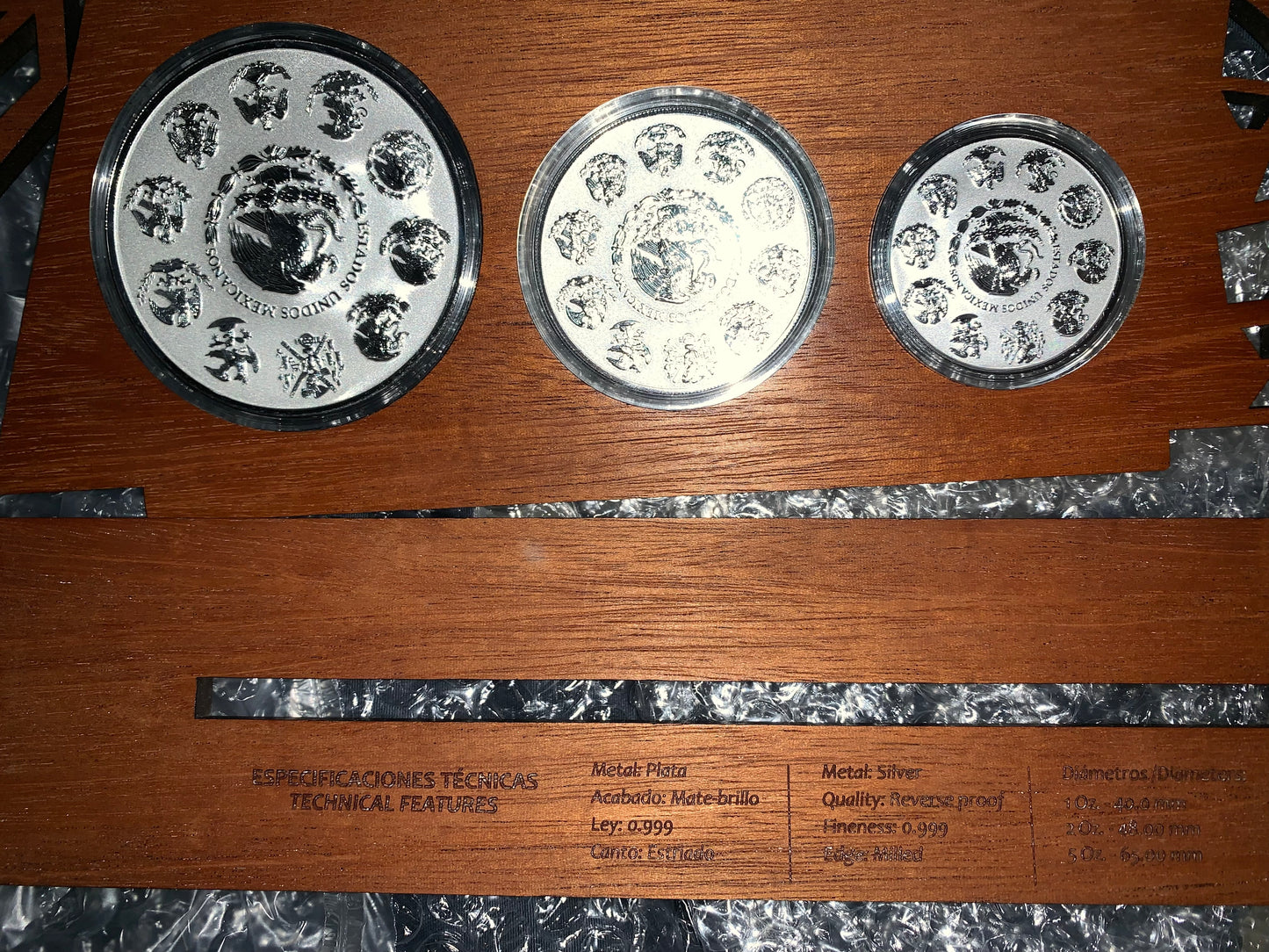 Exclusivo Set de 3 Monedas Plata .999-5 Onzas- 2 Onzas y 1 Onza Acabado Mate Brillo Alto Relieve 2018. Nuevo de Origen Casa de Moneda sin Circular- Con Exclusiva Base de Exhibición de  Lujo en Madera Fina!