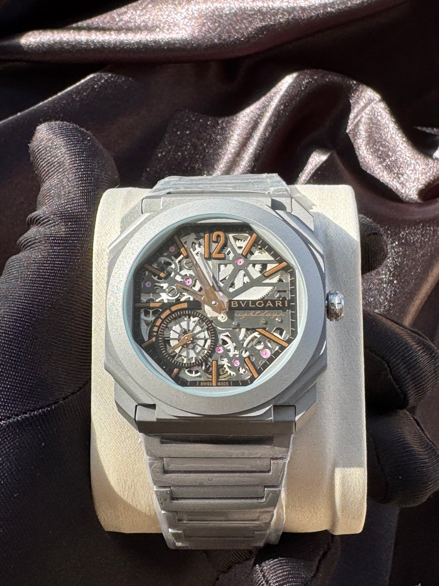 IMPONENTE Y DISTINGUIDO RELOJ AUTOMÁTICO MECÁNICO SKELETON BVLGARI OCTO! HERMOSO DISEÑO Y CALIDAD!!!

PRECIO A TRATAR 

Información por WhatsApp 99 81 92 84 65


NOTA:

No se hacen envíos 🚚  📦 💨!

Las Ventas son solo en Cancún

Nuestro Lema: No somos N
