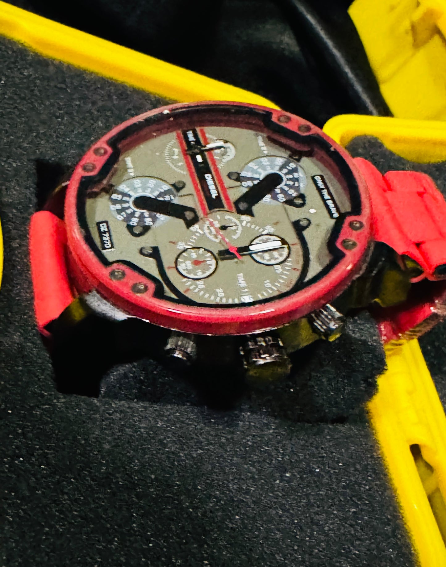 Reloj MR DADDY Diesel Grande y Pesado ! Disponible en 7 Modelos Diferentes!

Información por WhatsApp 99 81 92 84 65


NOTA:

No se hacen envíos 🚚  📦 💨!

Las Ventas son solo en Cancún

Nuestro Lema: No somos Números!